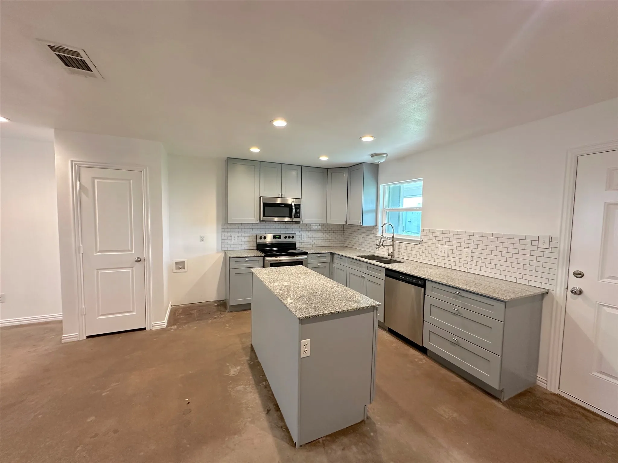 Duplex For Sale in Hill County , 108 W Adams Street, Itasca, Texas 76055, 6 Bedrooms, 4 Bathrooms, Garage spaces, 0 Sqft, built in 2021, Price $375,000, mls#21269217, Real Estate Agent in Itasca, Homes For Sale in Hill county, Homes For Sale in Itasca, Realtor in Itasca Texas, Real Estate Brokerage Independent Realty Texas, Luminita Cordes Realtor