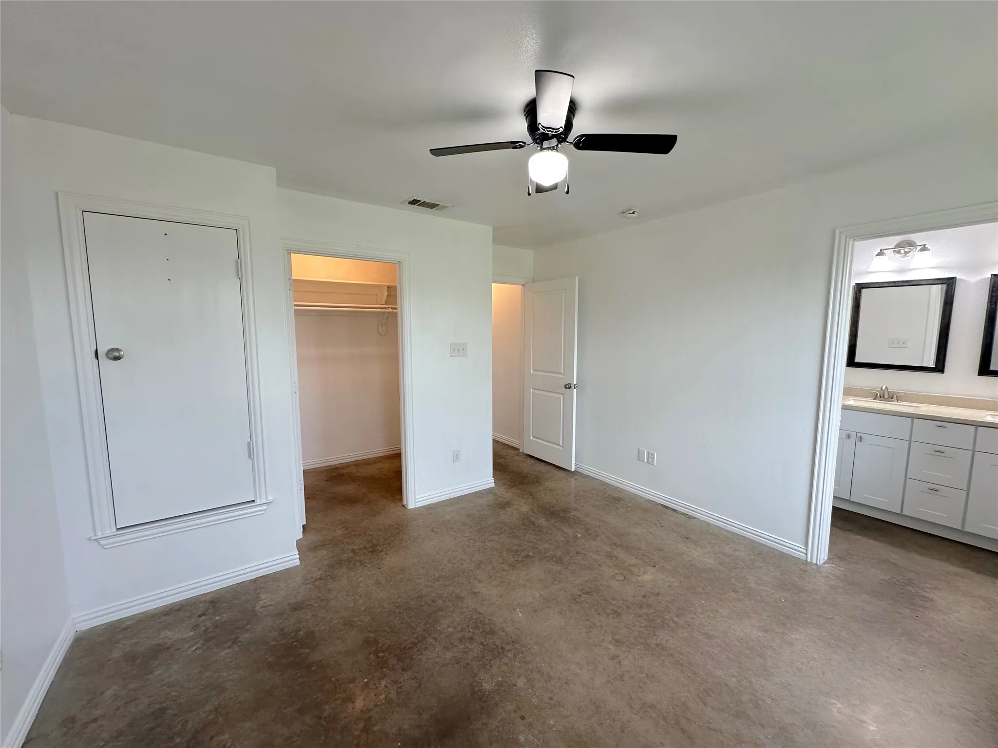 Duplex For Sale in Hill County , 108 W Adams Street, Itasca, Texas 76055, 6 Bedrooms, 4 Bathrooms, Garage spaces, 0 Sqft, built in 2021, Price $375,000, mls#21269217, Real Estate Agent in Itasca, Homes For Sale in Hill county, Homes For Sale in Itasca, Realtor in Itasca Texas, Real Estate Brokerage Independent Realty Texas, Luminita Cordes Realtor