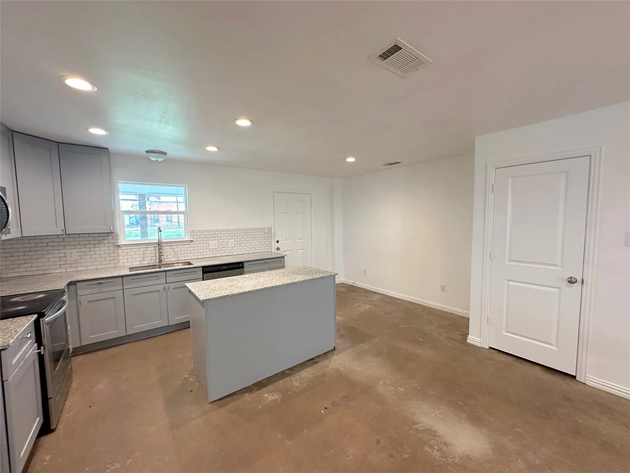 Duplex For Sale in Hill County , 108 W Adams Street, Itasca, Texas 76055, 6 Bedrooms, 4 Bathrooms, Garage spaces, 0 Sqft, built in 2021, Price $375,000, mls#21269217, Real Estate Agent in Itasca, Homes For Sale in Hill county, Homes For Sale in Itasca, Realtor in Itasca Texas, Real Estate Brokerage Independent Realty Texas, Luminita Cordes Realtor