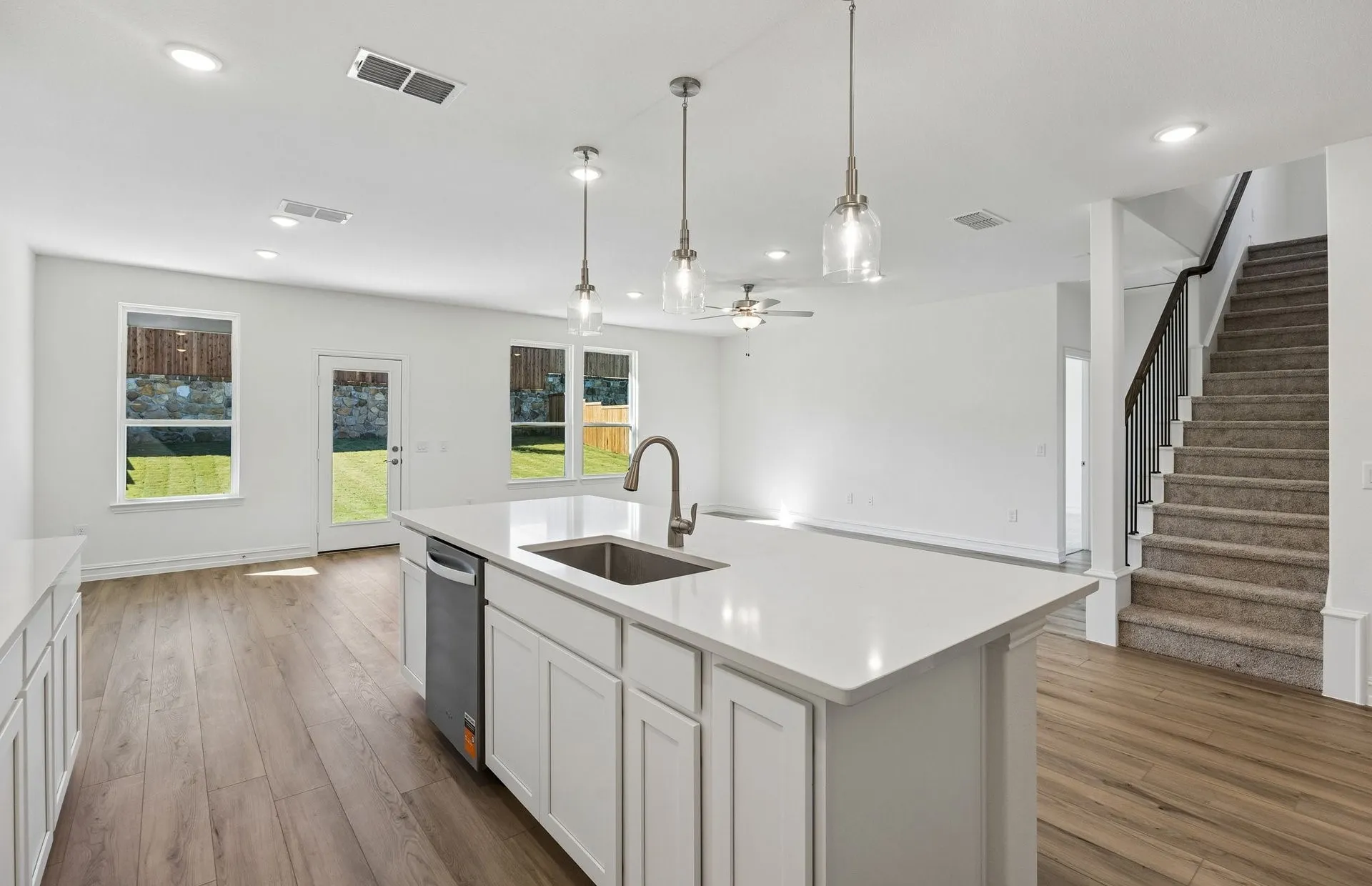 Beautiful pendent lighting in kitchen