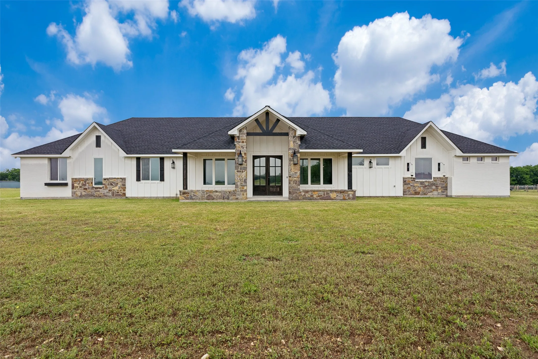 Single Family Residence For Sale in Wise County , 180 Kincannon Lane, New Fairview, Texas 76078, 4 Bedroom, 3 Bathroom, 3 Garage spaces, 3,163 Sqft, built in 2022, mls#21278472, Real Estate Agent in New Fairview, Homes For Sale in Wise county, Homes For Sale in New Fairview, Realtor in New Fairview Texas, Real Estate Brokerage Independent Realty Texas, Luminita Cordes Realtor