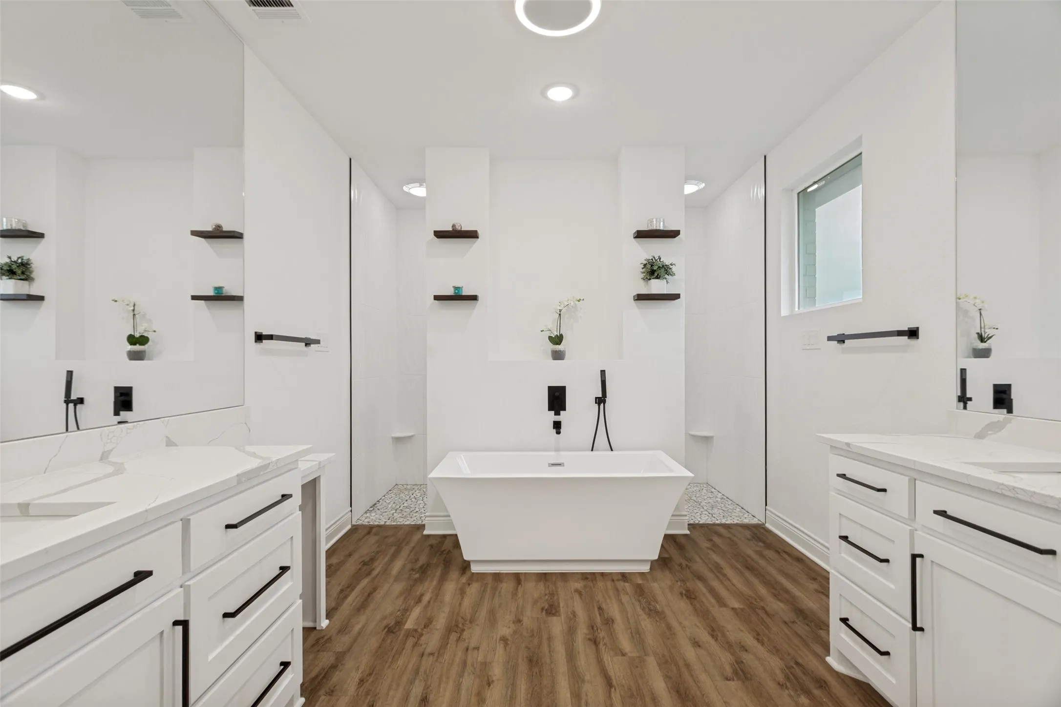 Single Family Residence For Sale in Wise County , 180 Kincannon Lane, New Fairview, Texas 76078, 4 Bedroom, 3 Bathroom, 3 Garage spaces, 3,163 Sqft, built in 2022, mls#21278472, Real Estate Agent in New Fairview, Homes For Sale in Wise county, Homes For Sale in New Fairview, Realtor in New Fairview Texas, Real Estate Brokerage Independent Realty Texas, Luminita Cordes Realtor