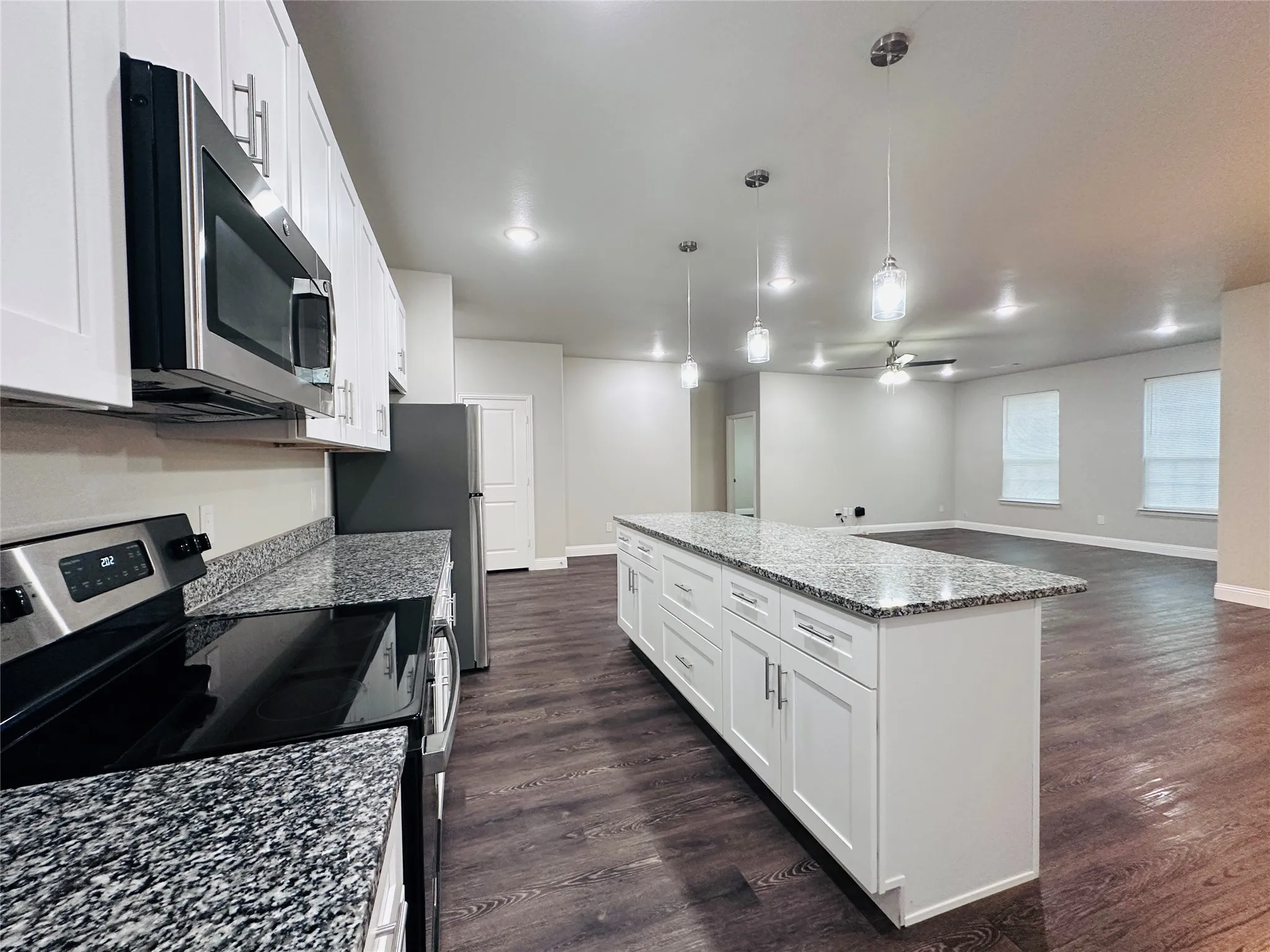 Single Family Residence For Sale in Hood County , 2415 San Gabriel Drive, Granbury, Texas 76048, 3 Bedroom, 2 Bathroom, Garage spaces, 1,596 Sqft, built in 2021, mls#21277822, Real Estate Agent in Granbury, Homes For Sale in Hood county, Homes For Sale in Granbury, Realtor in Granbury Texas, Real Estate Brokerage Independent Realty Texas, Luminita Cordes Realtor