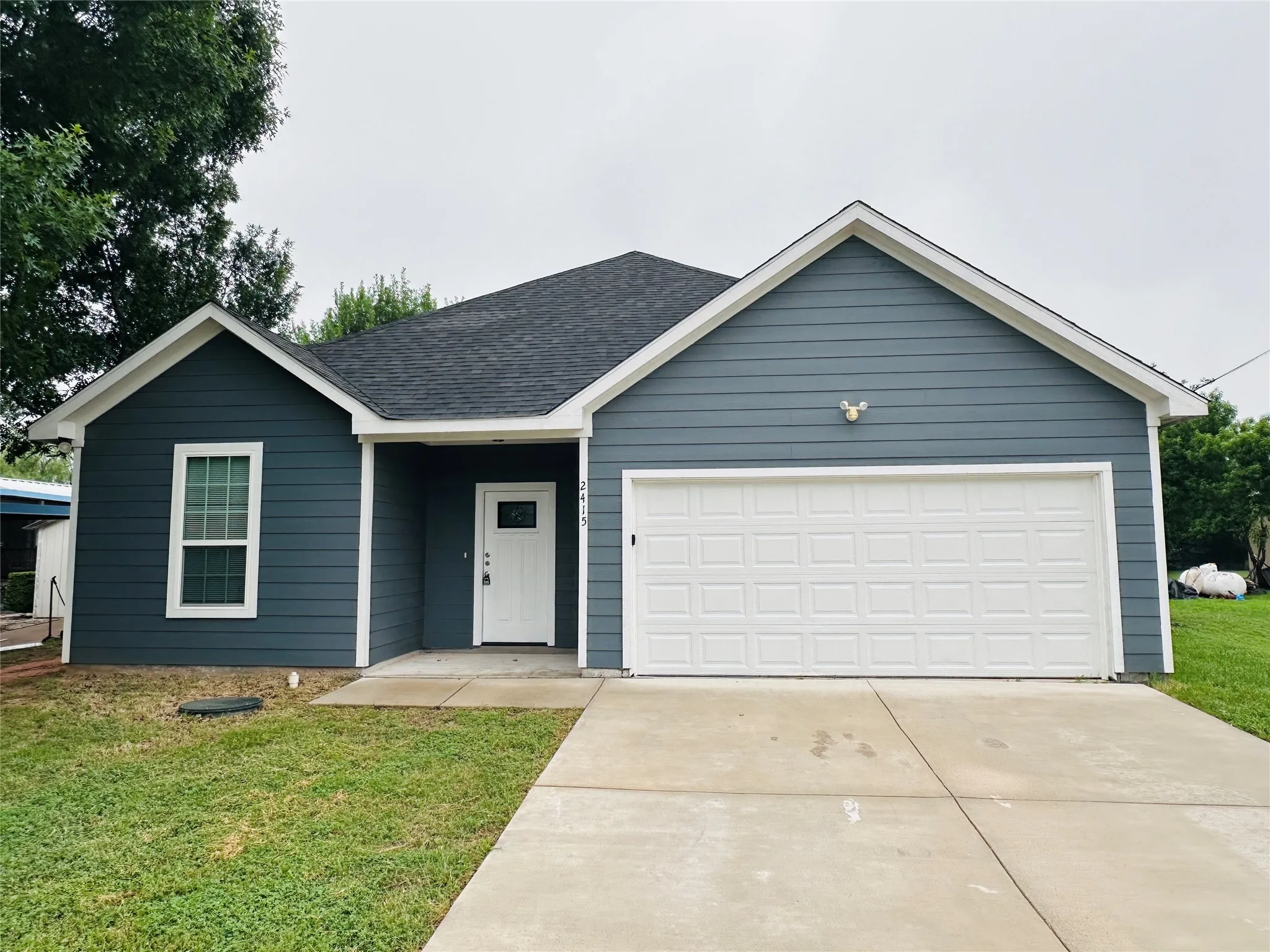Single Family Residence For Sale in Hood County , 2415 San Gabriel Drive, Granbury, Texas 76048, 3 Bedroom, 2 Bathroom, Garage spaces, 1,596 Sqft, built in 2021, mls#21277822, Real Estate Agent in Granbury, Homes For Sale in Hood county, Homes For Sale in Granbury, Realtor in Granbury Texas, Real Estate Brokerage Independent Realty Texas, Luminita Cordes Realtor