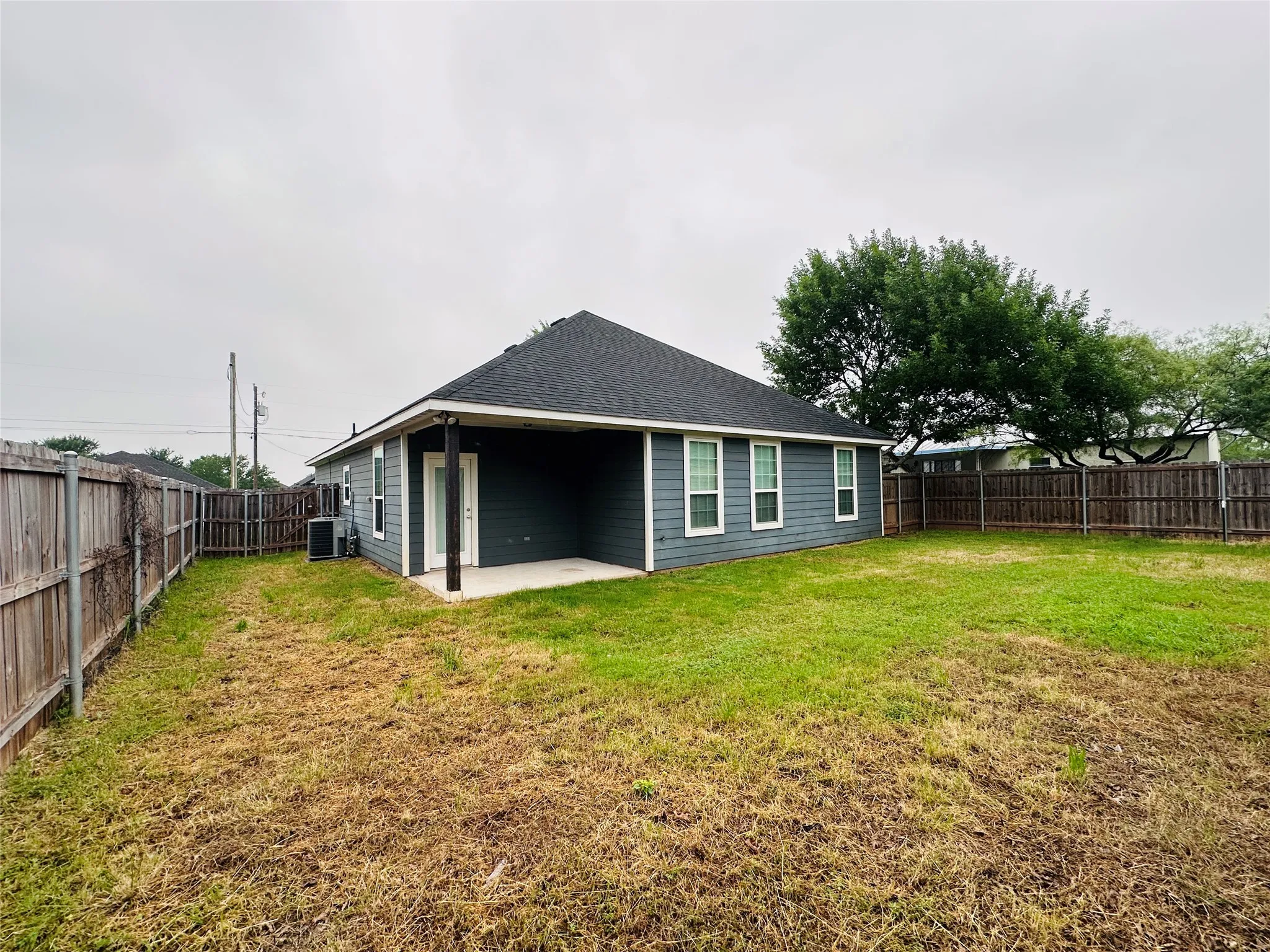 Single Family Residence For Sale in Hood County , 2415 San Gabriel Drive, Granbury, Texas 76048, 3 Bedroom, 2 Bathroom, Garage spaces, 1,596 Sqft, built in 2021, mls#21277822, Real Estate Agent in Granbury, Homes For Sale in Hood county, Homes For Sale in Granbury, Realtor in Granbury Texas, Real Estate Brokerage Independent Realty Texas, Luminita Cordes Realtor