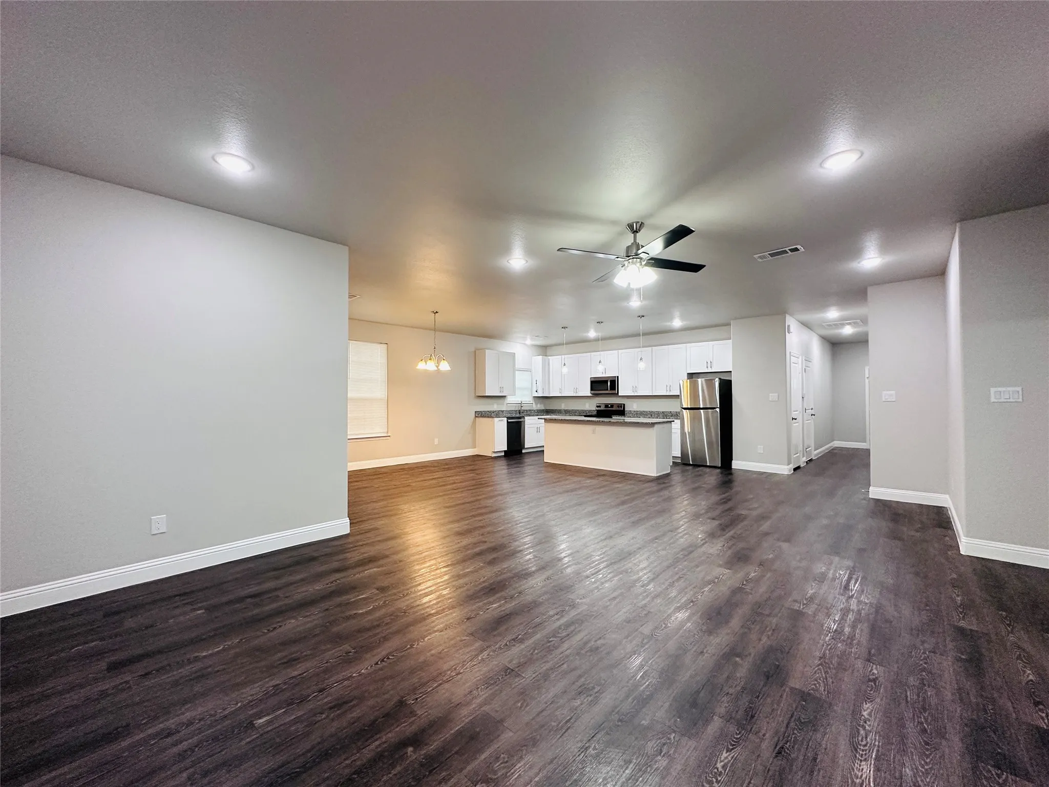 Single Family Residence For Sale in Hood County , 2415 San Gabriel Drive, Granbury, Texas 76048, 3 Bedroom, 2 Bathroom, Garage spaces, 1,596 Sqft, built in 2021, mls#21277822, Real Estate Agent in Granbury, Homes For Sale in Hood county, Homes For Sale in Granbury, Realtor in Granbury Texas, Real Estate Brokerage Independent Realty Texas, Luminita Cordes Realtor