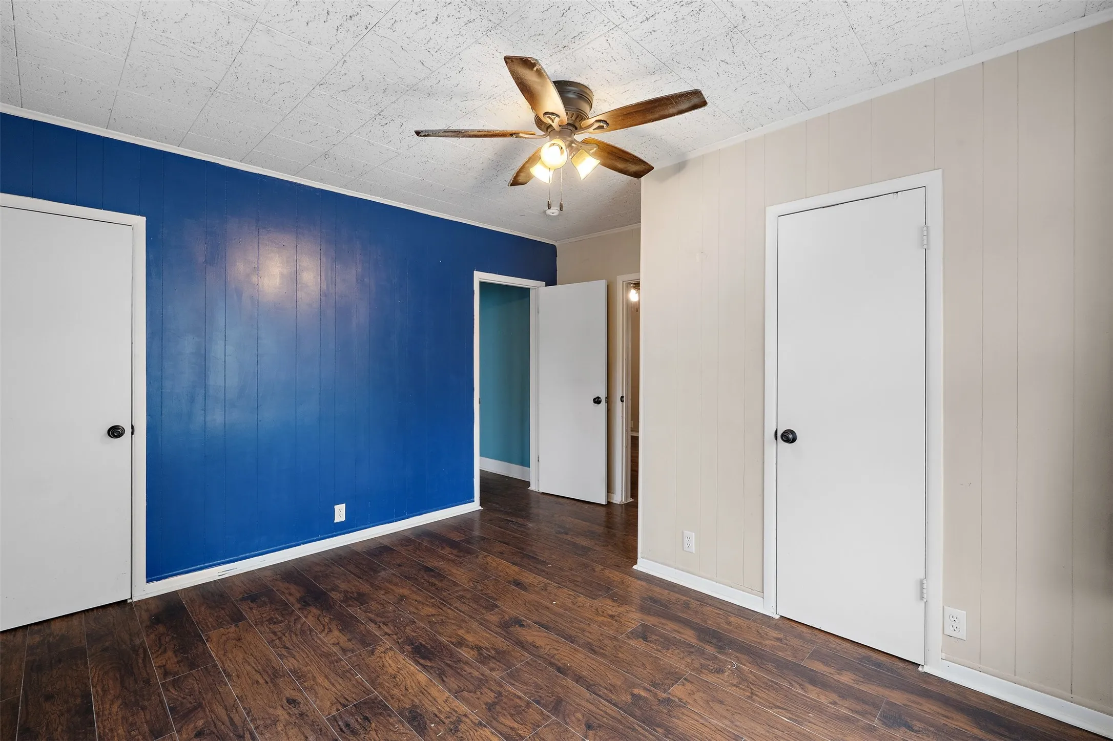 Single Family Residence For Sale in Navarro County , 103 Havner Street, Corsicana, Texas 75110, 2 Bedrooms, 1 Bathroom, Garage spaces, 936 Sqft, built in 1940, Price $129,500, mls#21278514, Real Estate Agent in Corsicana, Homes For Sale in Navarro county, Homes For Sale in Corsicana, Realtor in Corsicana Texas, Real Estate Brokerage Independent Realty Texas, Luminita Cordes Realtor