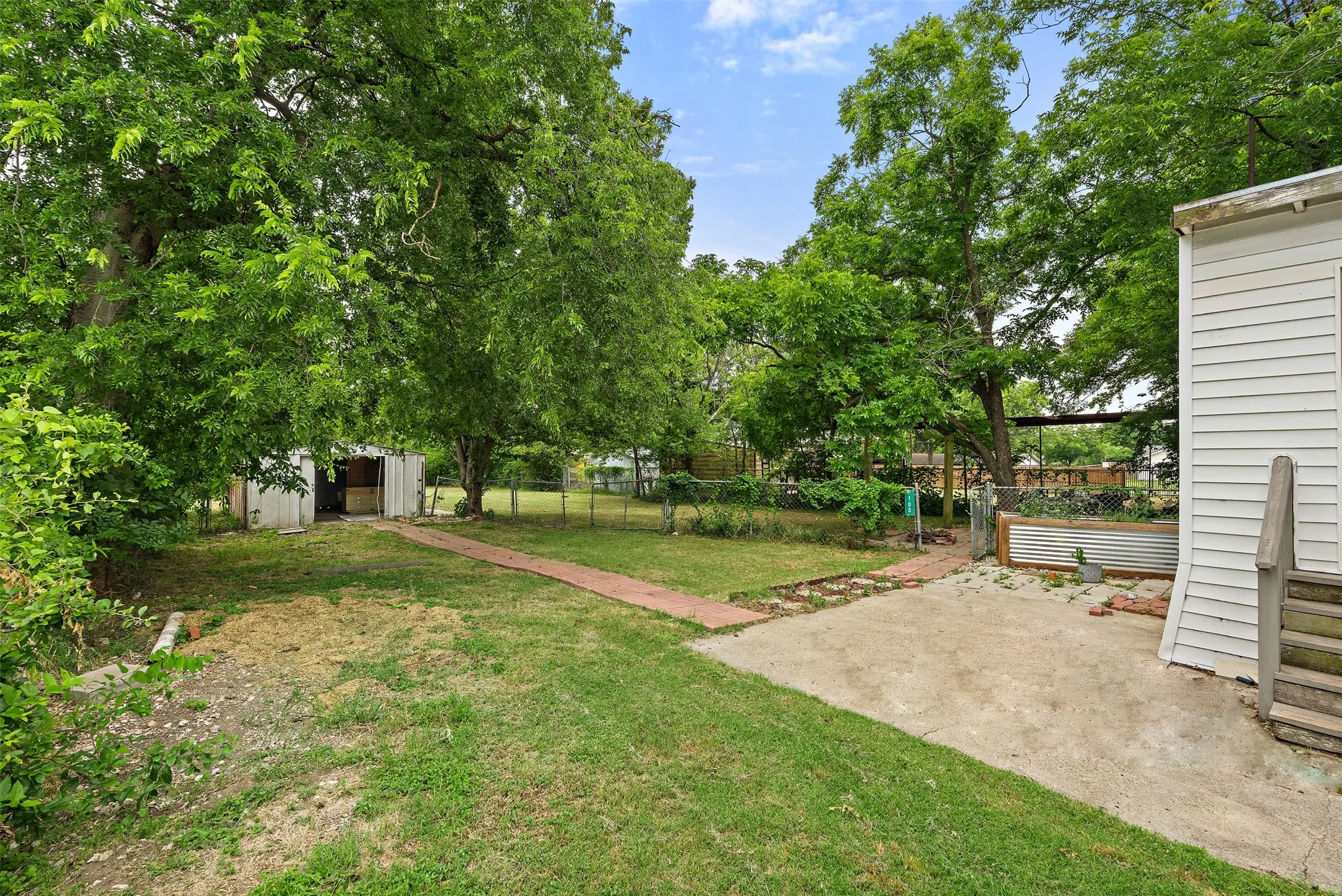 Single Family Residence For Sale in Navarro County , 103 Havner Street, Corsicana, Texas 75110, 2 Bedrooms, 1 Bathroom, Garage spaces, 936 Sqft, built in 1940, Price $129,500, mls#21278514, Real Estate Agent in Corsicana, Homes For Sale in Navarro county, Homes For Sale in Corsicana, Realtor in Corsicana Texas, Real Estate Brokerage Independent Realty Texas, Luminita Cordes Realtor