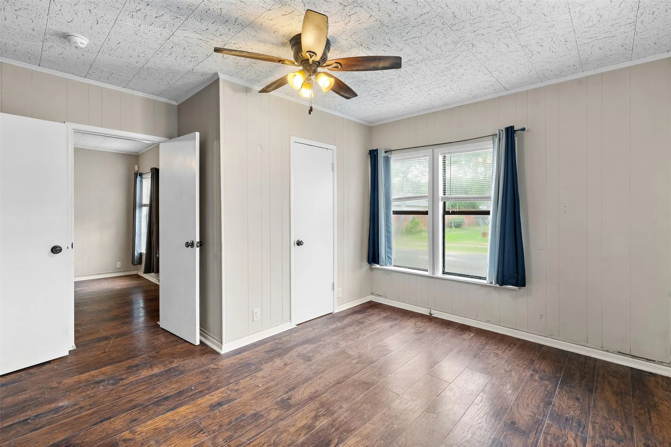 Single Family Residence For Sale in Navarro County , 103 Havner Street, Corsicana, Texas 75110, 2 Bedrooms, 1 Bathroom, Garage spaces, 936 Sqft, built in 1940, Price $129,500, mls#21278514, Real Estate Agent in Corsicana, Homes For Sale in Navarro county, Homes For Sale in Corsicana, Realtor in Corsicana Texas, Real Estate Brokerage Independent Realty Texas, Luminita Cordes Realtor