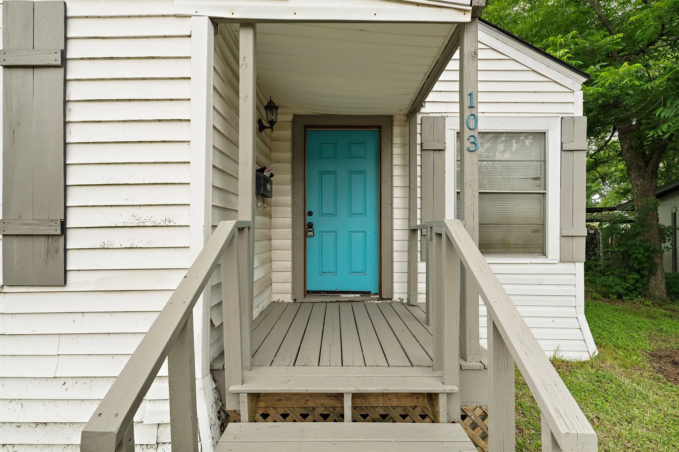 Single Family Residence For Sale in Navarro County , 103 Havner Street, Corsicana, Texas 75110, 2 Bedrooms, 1 Bathroom, Garage spaces, 936 Sqft, built in 1940, Price $129,500, mls#21278514, Real Estate Agent in Corsicana, Homes For Sale in Navarro county, Homes For Sale in Corsicana, Realtor in Corsicana Texas, Real Estate Brokerage Independent Realty Texas, Luminita Cordes Realtor