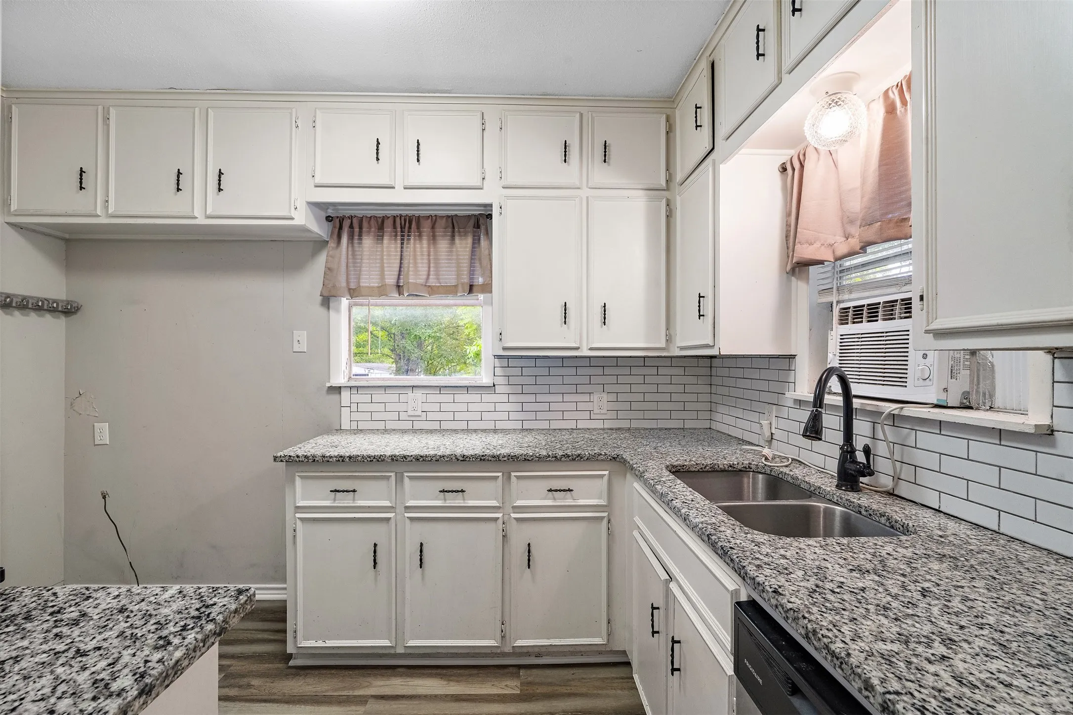 Single Family Residence For Sale in Navarro County , 103 Havner Street, Corsicana, Texas 75110, 2 Bedrooms, 1 Bathroom, Garage spaces, 936 Sqft, built in 1940, Price $129,500, mls#21278514, Real Estate Agent in Corsicana, Homes For Sale in Navarro county, Homes For Sale in Corsicana, Realtor in Corsicana Texas, Real Estate Brokerage Independent Realty Texas, Luminita Cordes Realtor