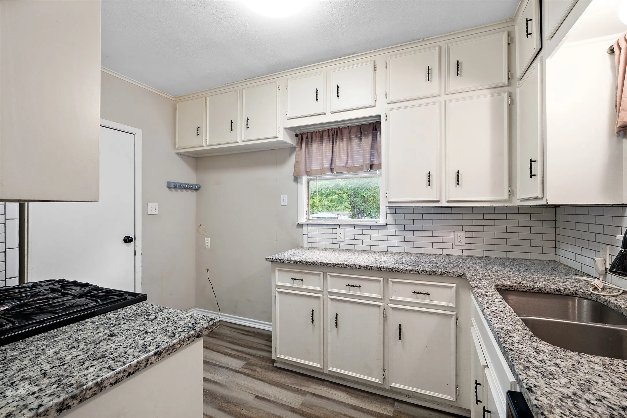 Single Family Residence For Sale in Navarro County , 103 Havner Street, Corsicana, Texas 75110, 2 Bedrooms, 1 Bathroom, Garage spaces, 936 Sqft, built in 1940, Price $129,500, mls#21278514, Real Estate Agent in Corsicana, Homes For Sale in Navarro county, Homes For Sale in Corsicana, Realtor in Corsicana Texas, Real Estate Brokerage Independent Realty Texas, Luminita Cordes Realtor