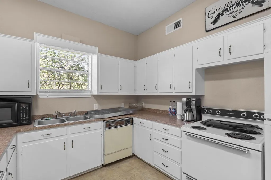 Industrial For Sale in Van Zandt County , 1525 Vz County Road 4512, Ben Wheeler, Texas 75754, 0, 0, Garage spaces, 0 Sqft, built in 1950, Price $229,000, mls#21279081, Real Estate Agent in Ben Wheeler, Homes For Sale in Van Zandt county, Homes For Sale in Ben Wheeler, Realtor in Ben Wheeler Texas, Real Estate Brokerage Independent Realty Texas, Luminita Cordes Realtor