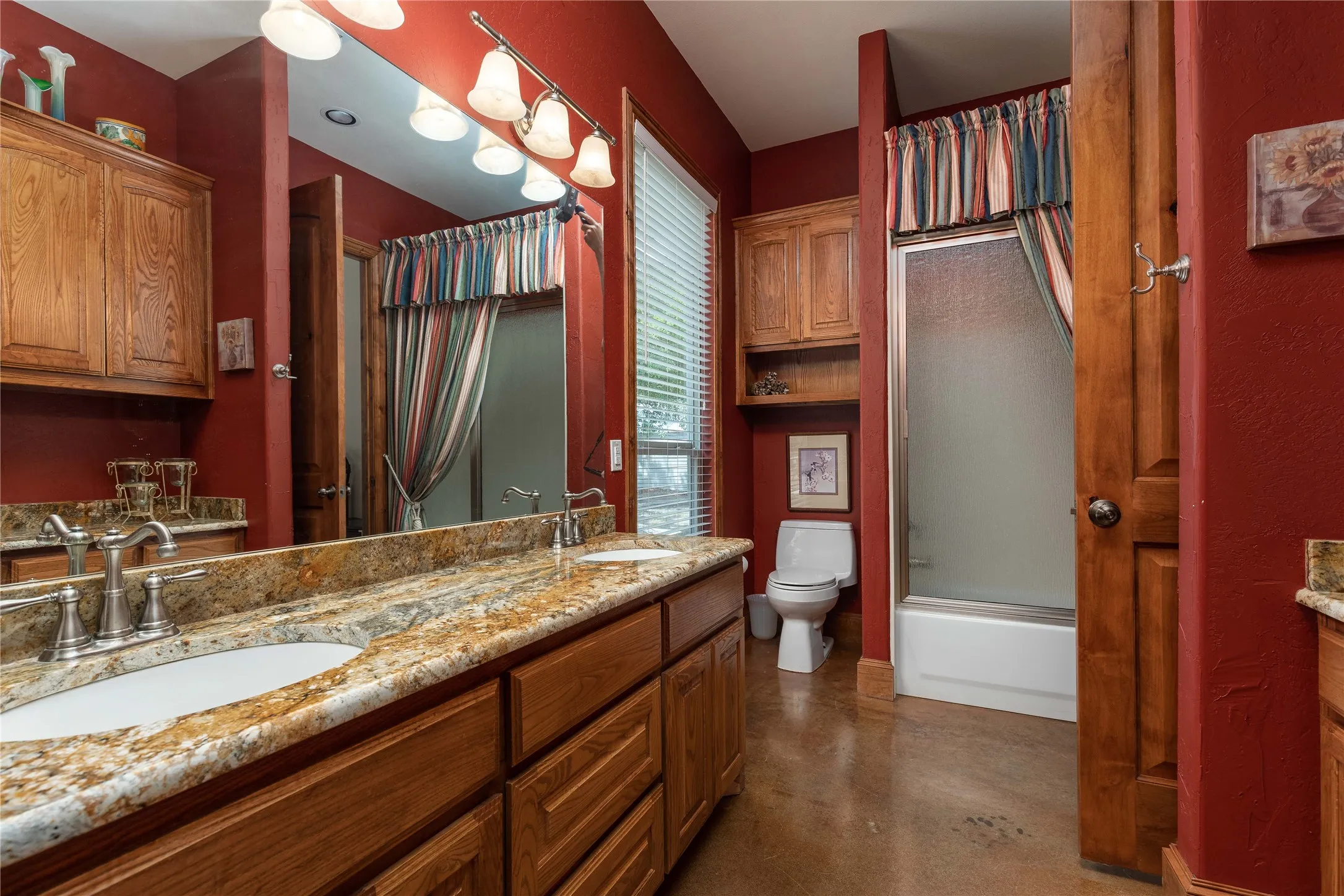 Single Family Residence For Sale in Hunt County , 2702 Hidden Trails Road, Royse City, Texas 75189, 3 Bedroom, 3 Bathroom, 3 Garage spaces, 5,162 Sqft, built in 2006, Price $1,399,000, mls#21274916, Real Estate Agent in Royse City, Homes For Sale in Hunt county, Homes For Sale in Royse City, Realtor in Royse City Texas, Real Estate Brokerage Independent Realty Texas, Luminita Cordes Realtor
