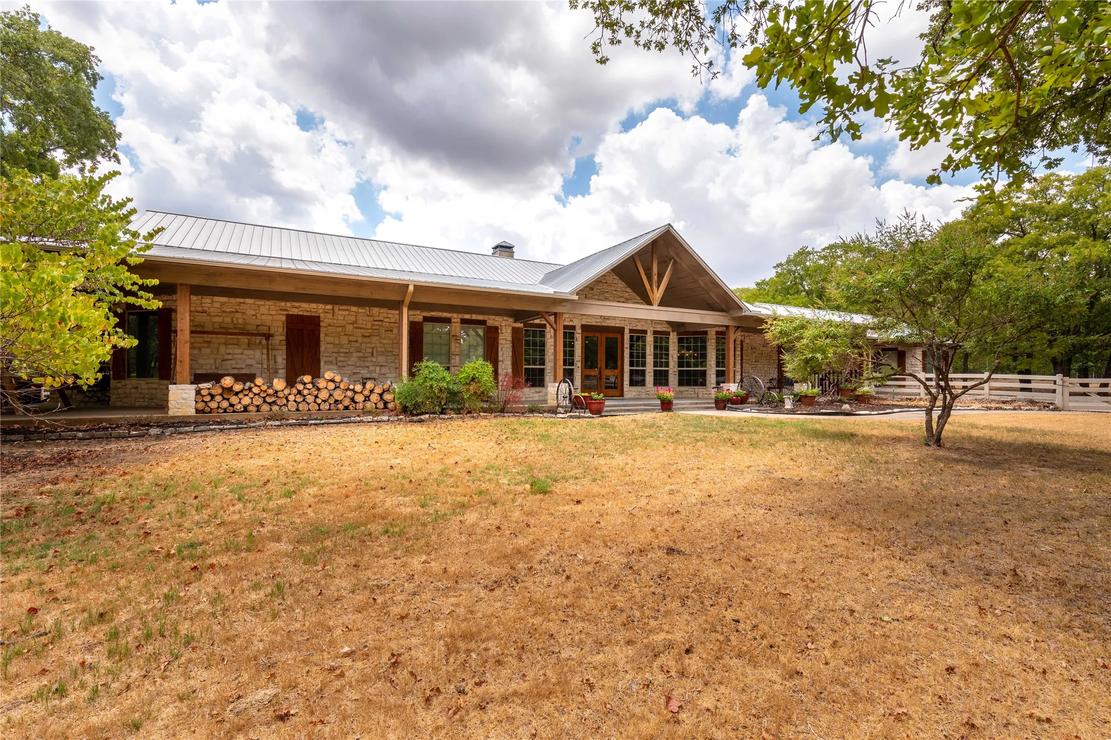 Single Family Residence For Sale in Hunt County , 2702 Hidden Trails Road, Royse City, Texas 75189, 3 Bedroom, 3 Bathroom, 3 Garage spaces, 5,162 Sqft, built in 2006, Price $1,399,000, mls#21274916, Real Estate Agent in Royse City, Homes For Sale in Hunt county, Homes For Sale in Royse City, Realtor in Royse City Texas, Real Estate Brokerage Independent Realty Texas, Luminita Cordes Realtor