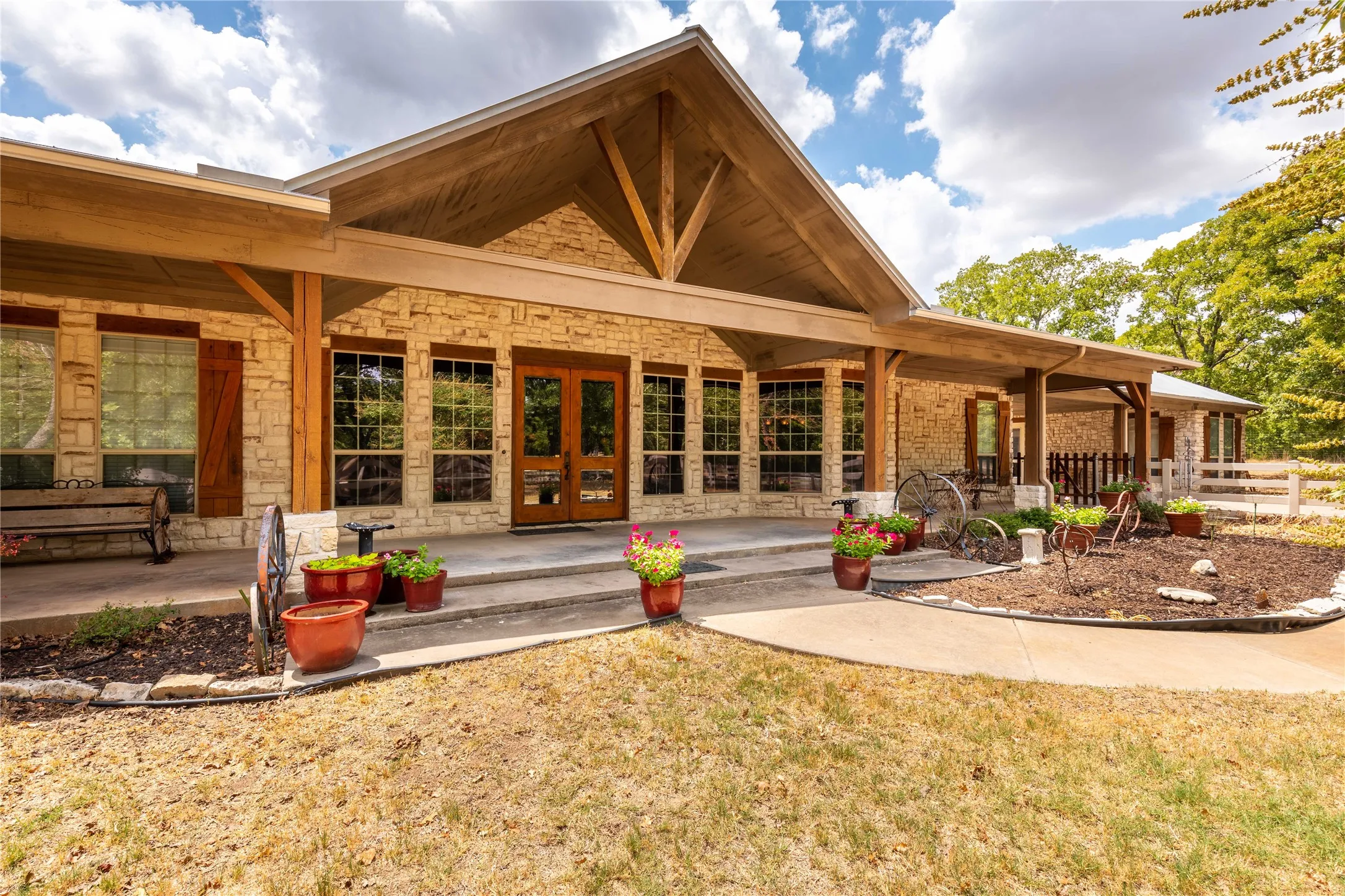 Single Family Residence For Sale in Hunt County , 2702 Hidden Trails Road, Royse City, Texas 75189, 3 Bedroom, 3 Bathroom, 3 Garage spaces, 5,162 Sqft, built in 2006, Price $1,399,000, mls#21274916, Real Estate Agent in Royse City, Homes For Sale in Hunt county, Homes For Sale in Royse City, Realtor in Royse City Texas, Real Estate Brokerage Independent Realty Texas, Luminita Cordes Realtor