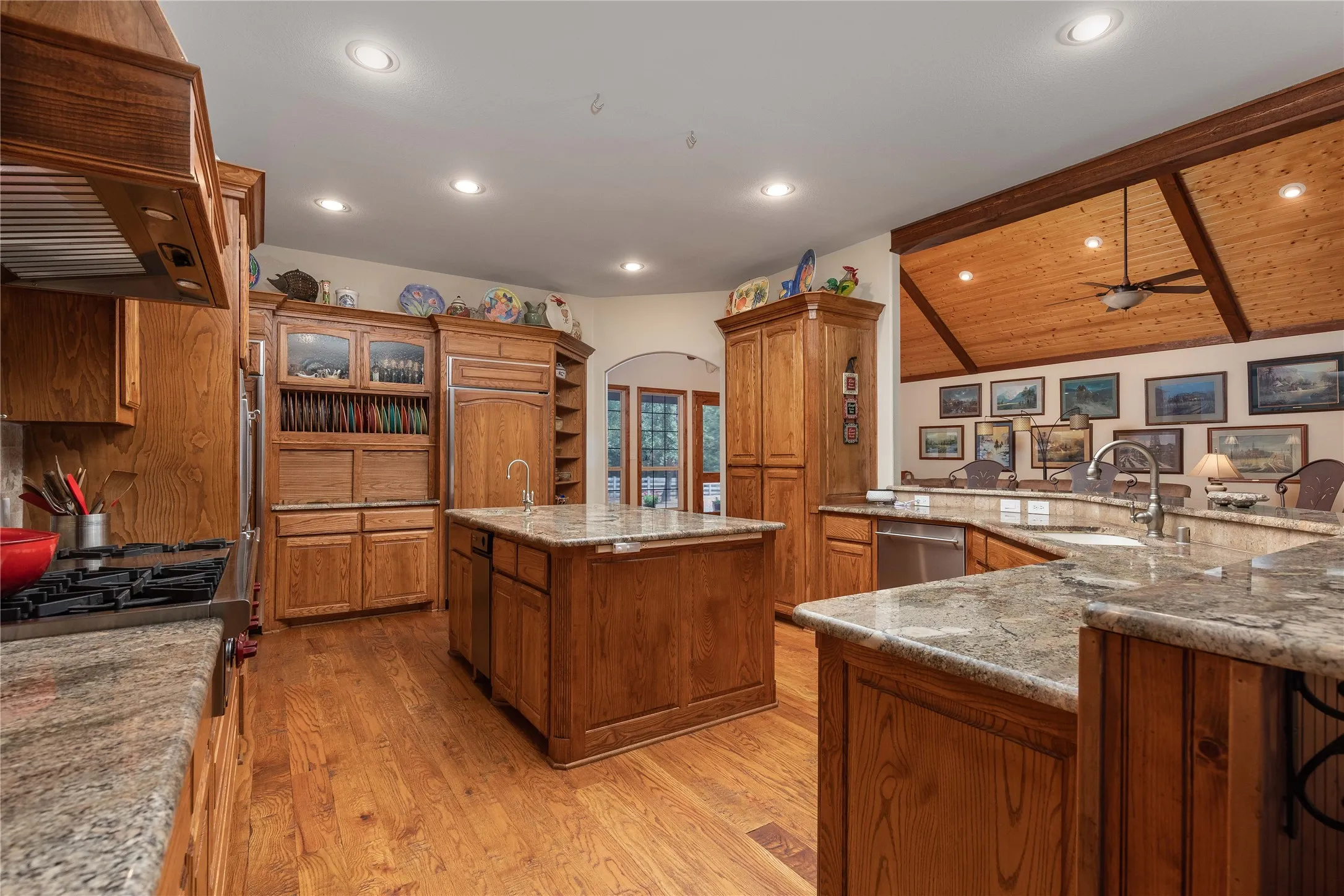 Single Family Residence For Sale in Hunt County , 2702 Hidden Trails Road, Royse City, Texas 75189, 3 Bedroom, 3 Bathroom, 3 Garage spaces, 5,162 Sqft, built in 2006, Price $1,399,000, mls#21274916, Real Estate Agent in Royse City, Homes For Sale in Hunt county, Homes For Sale in Royse City, Realtor in Royse City Texas, Real Estate Brokerage Independent Realty Texas, Luminita Cordes Realtor