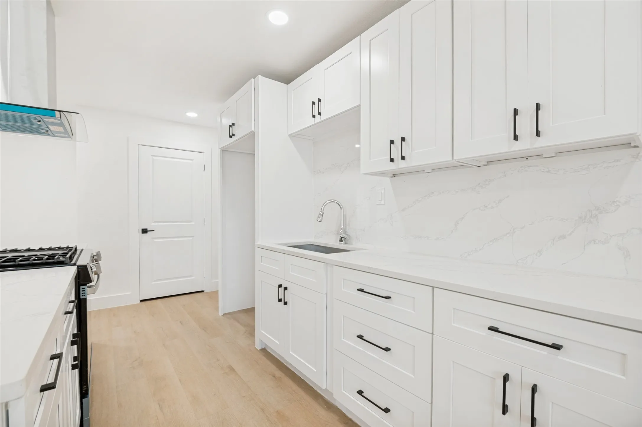 Single Family Residence For Sale in Dallas County , 2406 Magna Vista Drive, Dallas, Texas 75216, 3 Bedrooms, 3 Bathrooms, 2 Garage spaces, 1,325 Sqft, built in 1958, Price $287,500, mls#21279149, Real Estate Agent in Dallas, Homes For Sale in Dallas county, Homes For Sale in Dallas, Realtor in Dallas Texas, Real Estate Brokerage Independent Realty Texas, Luminita Cordes Realtor