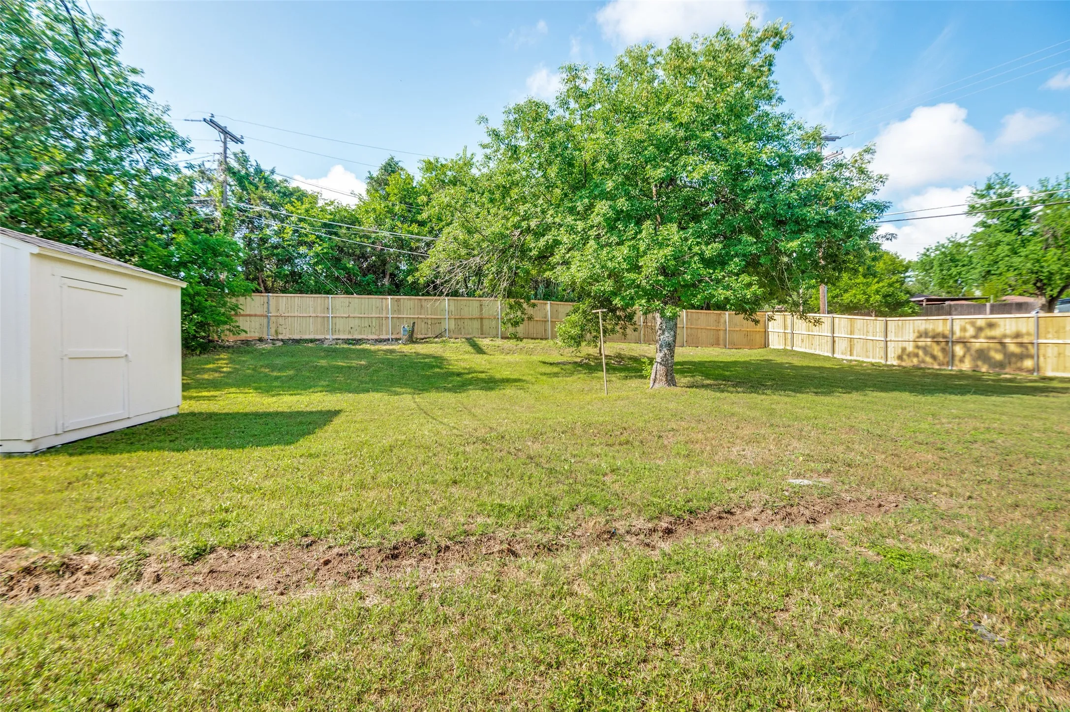 Single Family Residence For Sale in Dallas County , 2406 Magna Vista Drive, Dallas, Texas 75216, 3 Bedrooms, 3 Bathrooms, 2 Garage spaces, 1,325 Sqft, built in 1958, Price $287,500, mls#21279149, Real Estate Agent in Dallas, Homes For Sale in Dallas county, Homes For Sale in Dallas, Realtor in Dallas Texas, Real Estate Brokerage Independent Realty Texas, Luminita Cordes Realtor