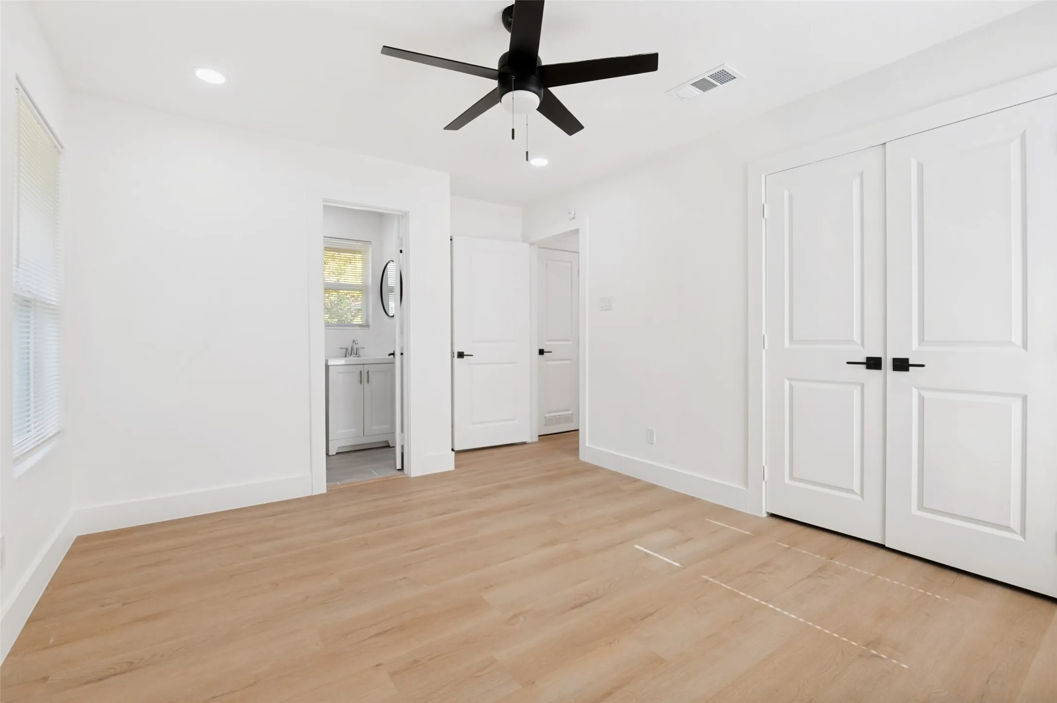 Single Family Residence For Sale in Dallas County , 2406 Magna Vista Drive, Dallas, Texas 75216, 3 Bedrooms, 3 Bathrooms, 2 Garage spaces, 1,325 Sqft, built in 1958, Price $287,500, mls#21279149, Real Estate Agent in Dallas, Homes For Sale in Dallas county, Homes For Sale in Dallas, Realtor in Dallas Texas, Real Estate Brokerage Independent Realty Texas, Luminita Cordes Realtor