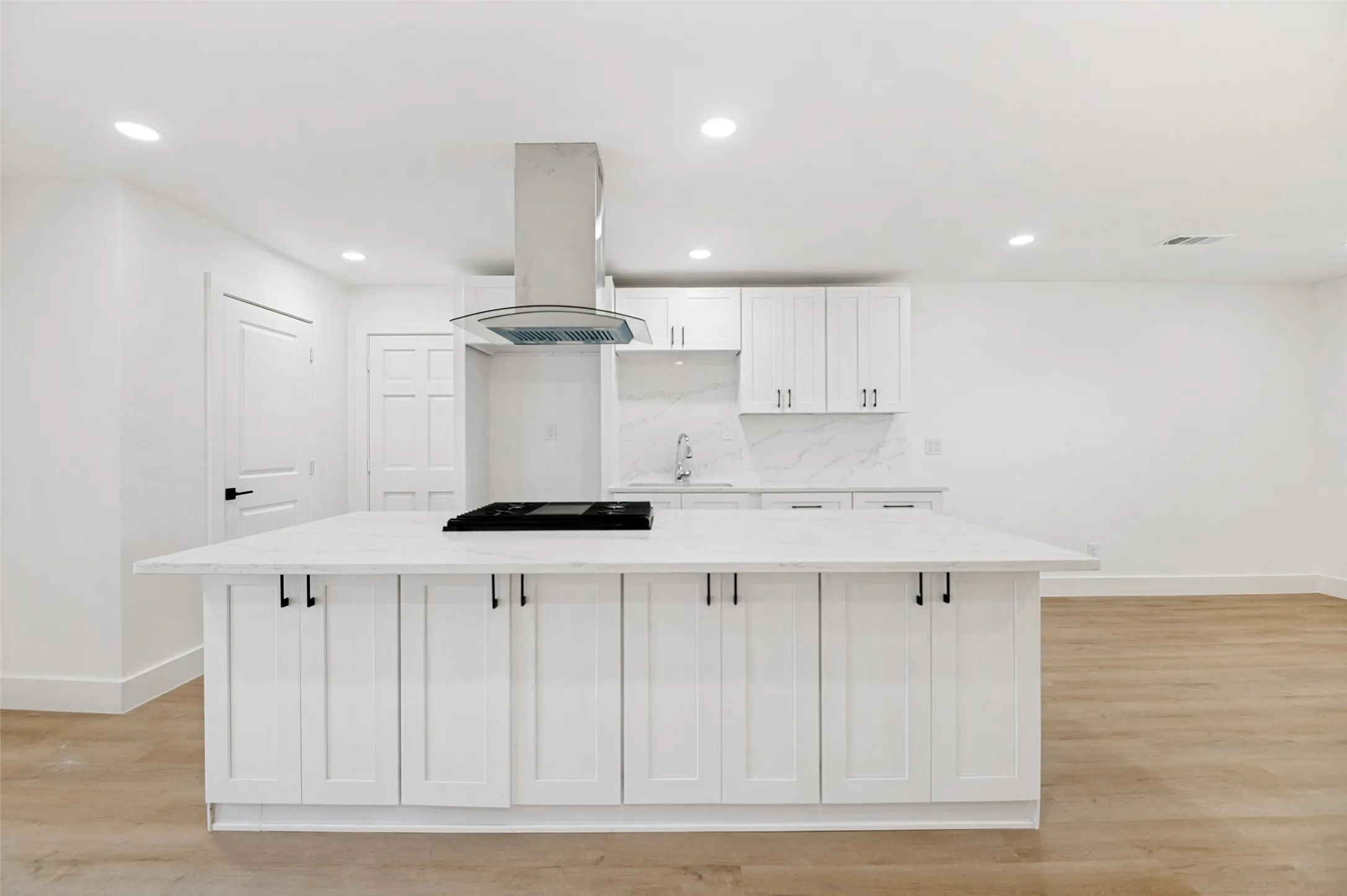 Single Family Residence For Sale in Dallas County , 2406 Magna Vista Drive, Dallas, Texas 75216, 3 Bedrooms, 3 Bathrooms, 2 Garage spaces, 1,325 Sqft, built in 1958, Price $287,500, mls#21279149, Real Estate Agent in Dallas, Homes For Sale in Dallas county, Homes For Sale in Dallas, Realtor in Dallas Texas, Real Estate Brokerage Independent Realty Texas, Luminita Cordes Realtor