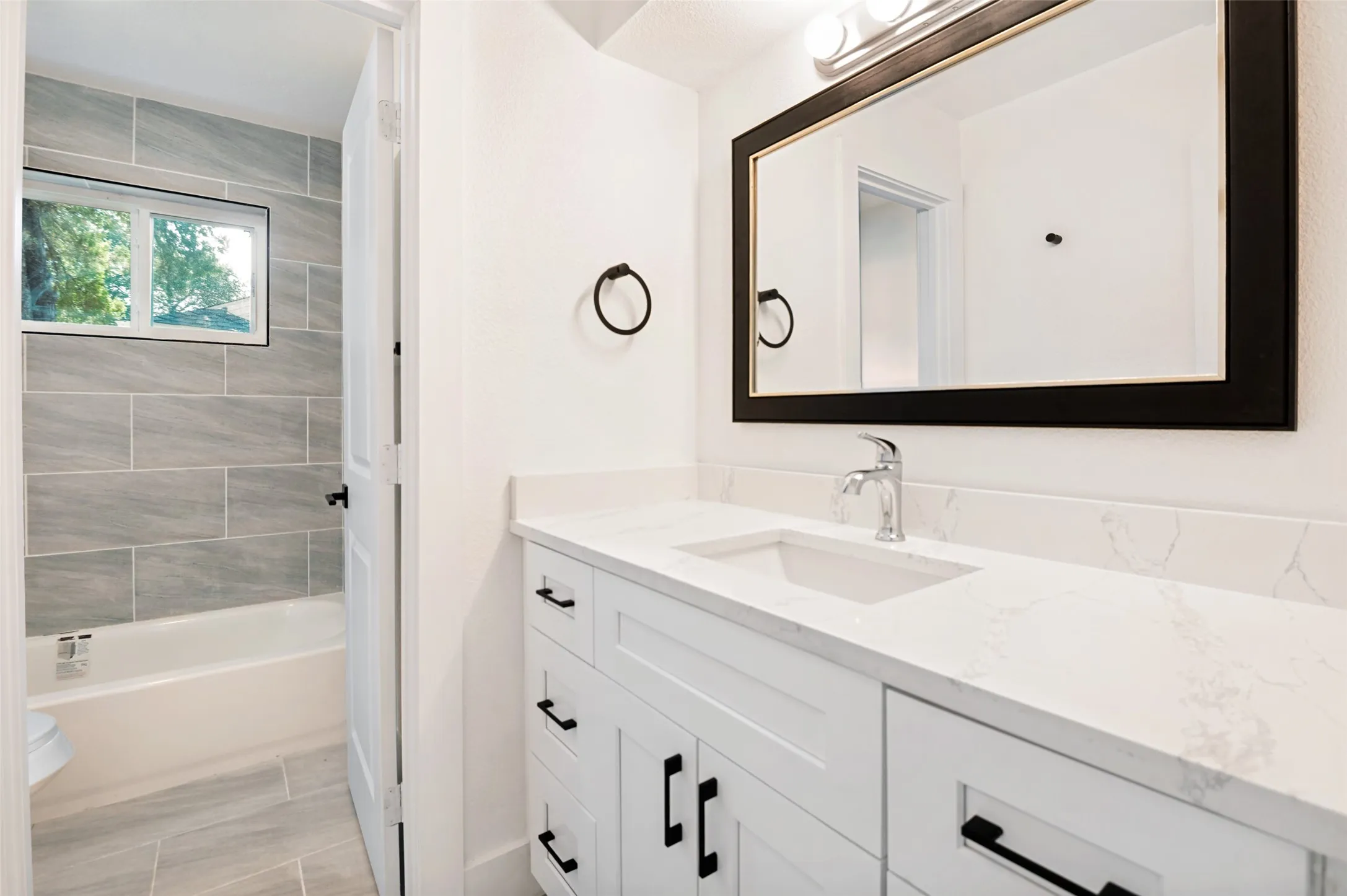 Single Family Residence For Sale in Dallas County , 2406 Magna Vista Drive, Dallas, Texas 75216, 3 Bedrooms, 3 Bathrooms, 2 Garage spaces, 1,325 Sqft, built in 1958, Price $287,500, mls#21279149, Real Estate Agent in Dallas, Homes For Sale in Dallas county, Homes For Sale in Dallas, Realtor in Dallas Texas, Real Estate Brokerage Independent Realty Texas, Luminita Cordes Realtor