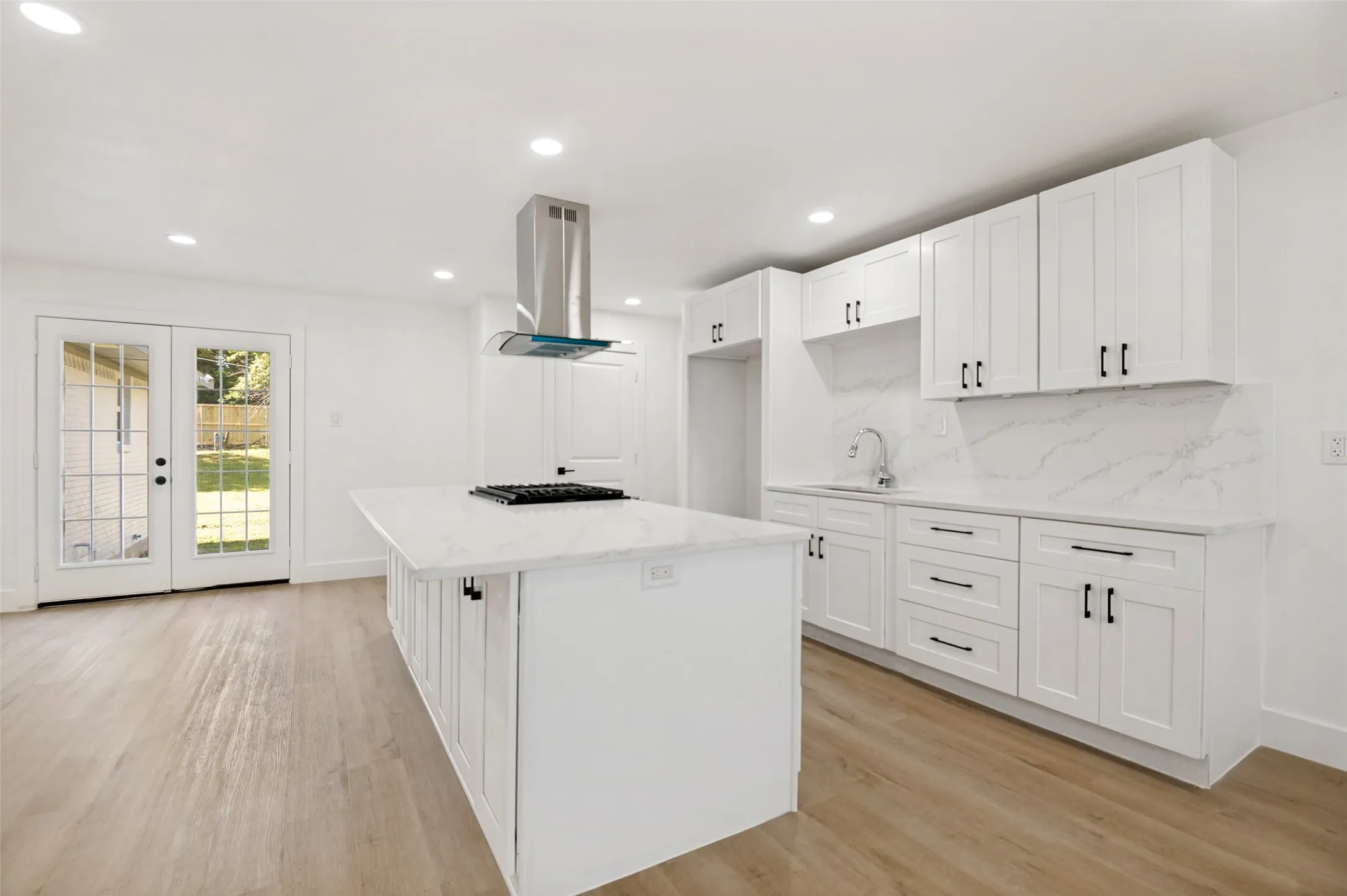 Single Family Residence For Sale in Dallas County , 2406 Magna Vista Drive, Dallas, Texas 75216, 3 Bedrooms, 3 Bathrooms, 2 Garage spaces, 1,325 Sqft, built in 1958, Price $287,500, mls#21279149, Real Estate Agent in Dallas, Homes For Sale in Dallas county, Homes For Sale in Dallas, Realtor in Dallas Texas, Real Estate Brokerage Independent Realty Texas, Luminita Cordes Realtor