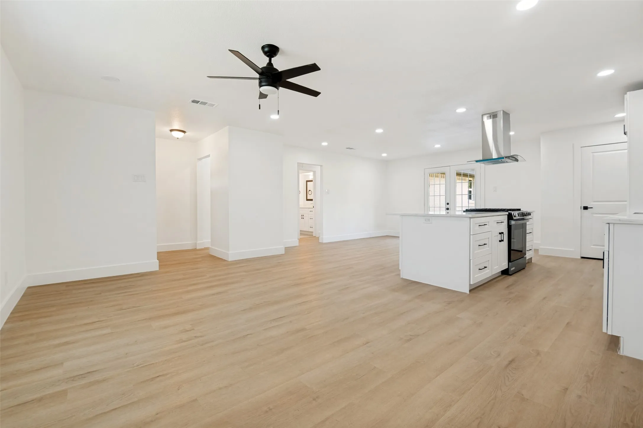 Single Family Residence For Sale in Dallas County , 2406 Magna Vista Drive, Dallas, Texas 75216, 3 Bedrooms, 3 Bathrooms, 2 Garage spaces, 1,325 Sqft, built in 1958, Price $287,500, mls#21279149, Real Estate Agent in Dallas, Homes For Sale in Dallas county, Homes For Sale in Dallas, Realtor in Dallas Texas, Real Estate Brokerage Independent Realty Texas, Luminita Cordes Realtor