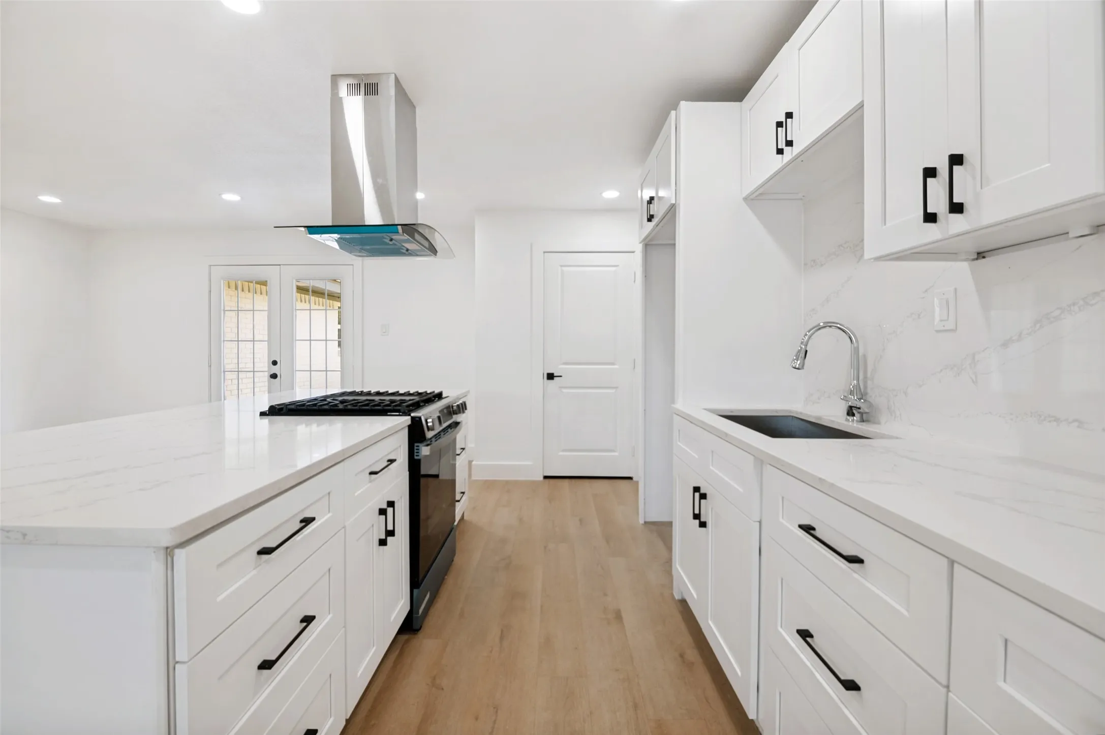 Single Family Residence For Sale in Dallas County , 2406 Magna Vista Drive, Dallas, Texas 75216, 3 Bedrooms, 3 Bathrooms, 2 Garage spaces, 1,325 Sqft, built in 1958, Price $287,500, mls#21279149, Real Estate Agent in Dallas, Homes For Sale in Dallas county, Homes For Sale in Dallas, Realtor in Dallas Texas, Real Estate Brokerage Independent Realty Texas, Luminita Cordes Realtor