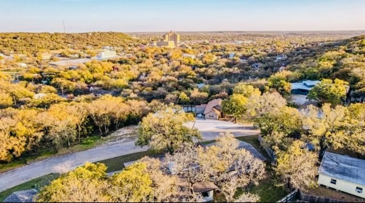 Single Family Residence For Rent in Palo Pinto County , 1201 NW 6th Avenue, Mineral Wells, Texas 76067, 4 Bedrooms, 3 Bathrooms, Garage spaces, 2,991 Sqft, built in 1961, Price $3,700, mls#21279151, Real Estate Agent in Mineral Wells, Homes For Rent in Palo Pinto county, Homes For Rent in Mineral Wells, Realtor in Mineral Wells Texas, Real Estate Brokerage Independent Realty Texas, Luminita Cordes Realtor