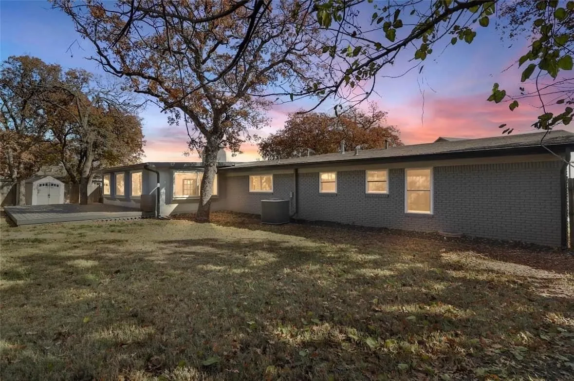Single Family Residence For Rent in Palo Pinto County , 1201 NW 6th Avenue, Mineral Wells, Texas 76067, 4 Bedrooms, 3 Bathrooms, Garage spaces, 2,991 Sqft, built in 1961, Price $3,700, mls#21279151, Real Estate Agent in Mineral Wells, Homes For Rent in Palo Pinto county, Homes For Rent in Mineral Wells, Realtor in Mineral Wells Texas, Real Estate Brokerage Independent Realty Texas, Luminita Cordes Realtor