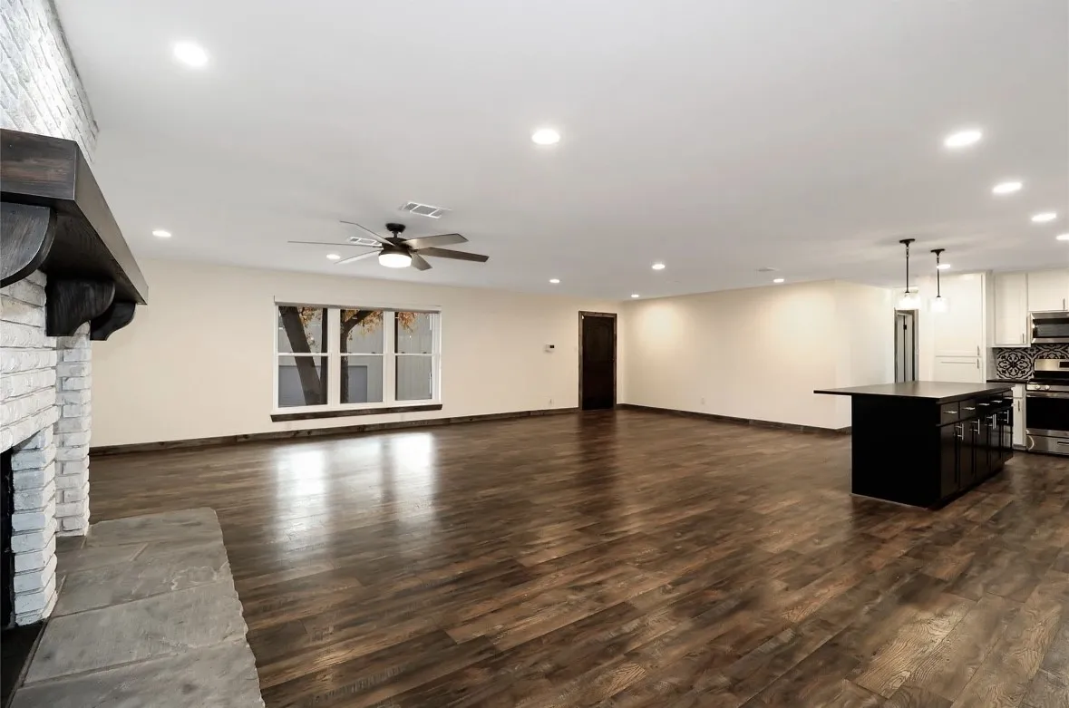 Single Family Residence For Rent in Palo Pinto County , 1201 NW 6th Avenue, Mineral Wells, Texas 76067, 4 Bedrooms, 3 Bathrooms, Garage spaces, 2,991 Sqft, built in 1961, Price $3,700, mls#21279151, Real Estate Agent in Mineral Wells, Homes For Rent in Palo Pinto county, Homes For Rent in Mineral Wells, Realtor in Mineral Wells Texas, Real Estate Brokerage Independent Realty Texas, Luminita Cordes Realtor