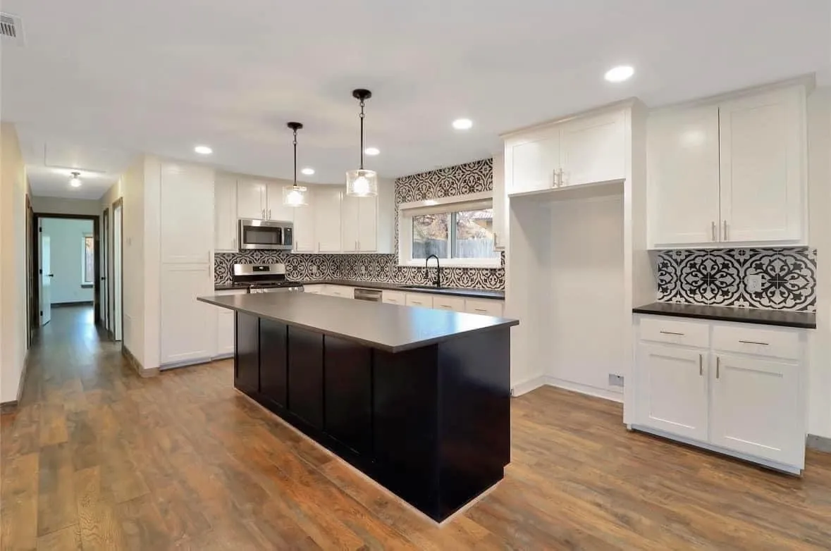 Single Family Residence For Rent in Palo Pinto County , 1201 NW 6th Avenue, Mineral Wells, Texas 76067, 4 Bedrooms, 3 Bathrooms, Garage spaces, 2,991 Sqft, built in 1961, Price $3,700, mls#21279151, Real Estate Agent in Mineral Wells, Homes For Rent in Palo Pinto county, Homes For Rent in Mineral Wells, Realtor in Mineral Wells Texas, Real Estate Brokerage Independent Realty Texas, Luminita Cordes Realtor