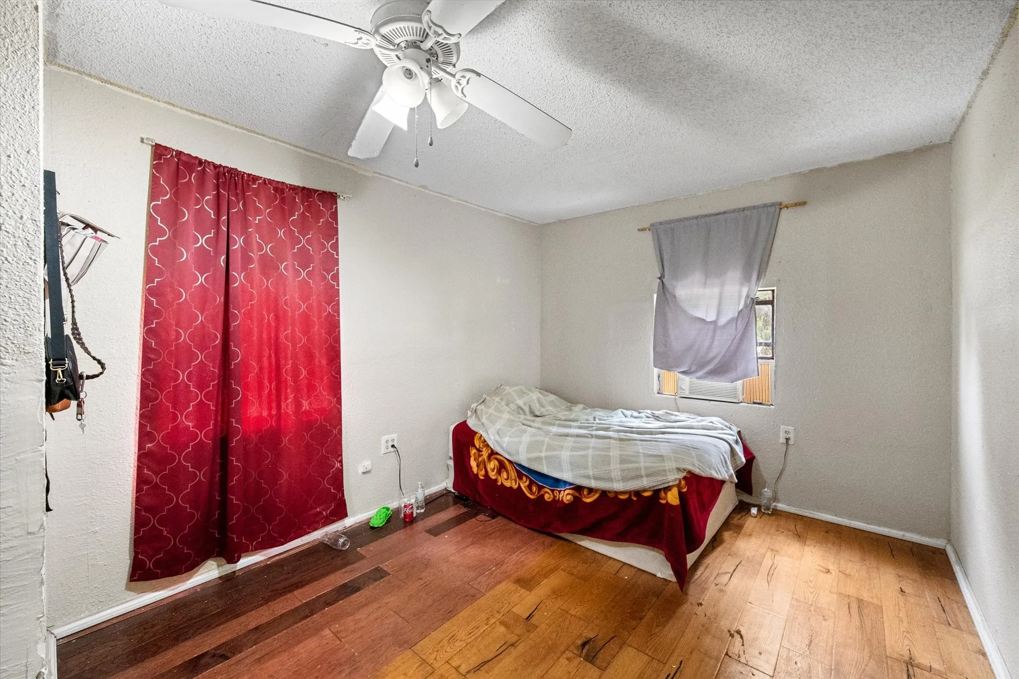 Single Family Residence For Sale in Navarro County , 2118 W 12th Avenue, Corsicana, Texas 75110, 2 Bedroom, 1 Bathroom, Garage spaces, 936 Sqft, built in 1991, mls#21277663, Real Estate Agent in Corsicana, Homes For Sale in Navarro county, Homes For Sale in Corsicana, Realtor in Corsicana Texas, Real Estate Brokerage Independent Realty Texas, Luminita Cordes Realtor