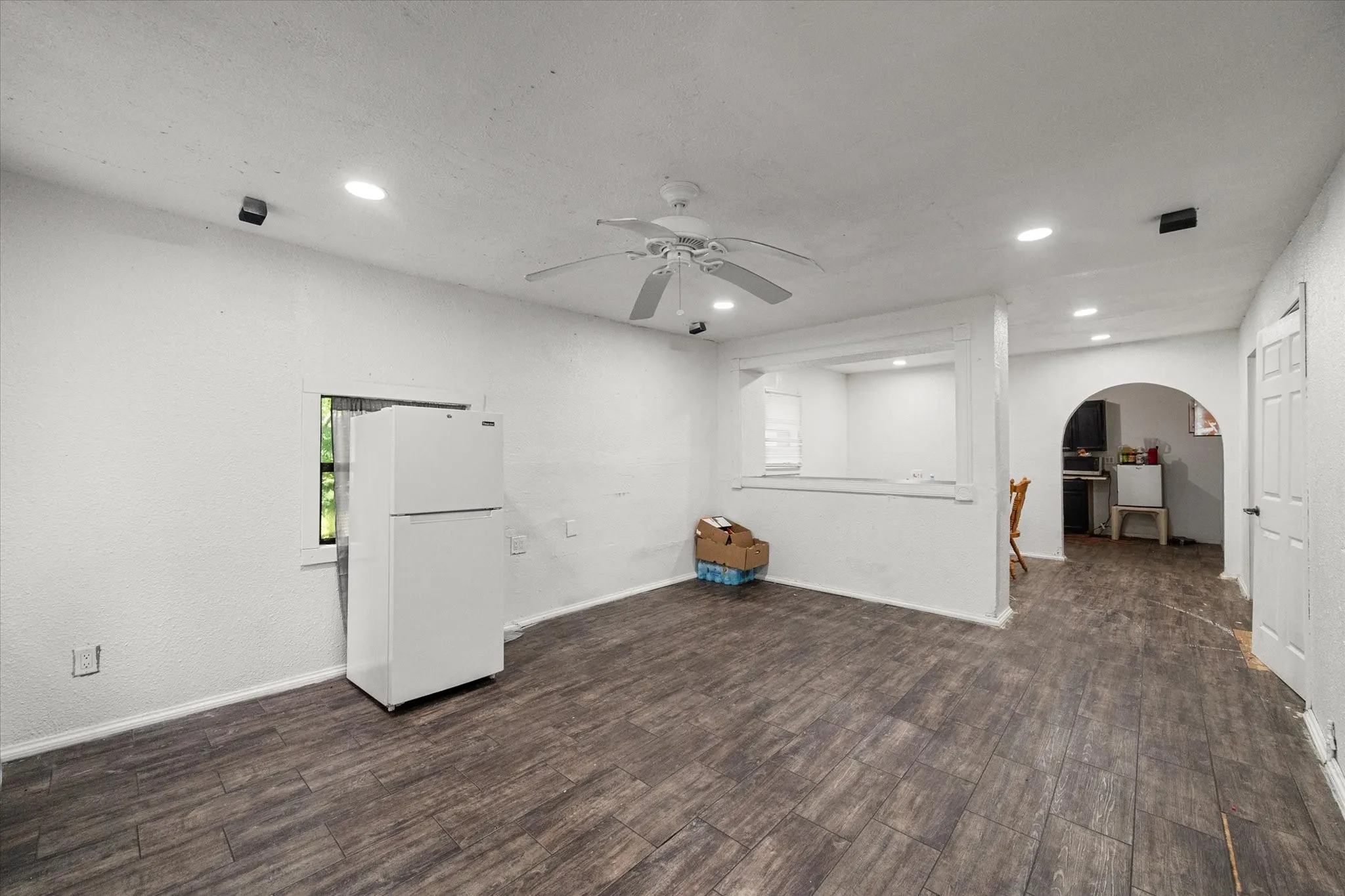 Single Family Residence For Sale in Navarro County , 2118 W 12th Avenue, Corsicana, Texas 75110, 2 Bedroom, 1 Bathroom, Garage spaces, 936 Sqft, built in 1991, mls#21277663, Real Estate Agent in Corsicana, Homes For Sale in Navarro county, Homes For Sale in Corsicana, Realtor in Corsicana Texas, Real Estate Brokerage Independent Realty Texas, Luminita Cordes Realtor