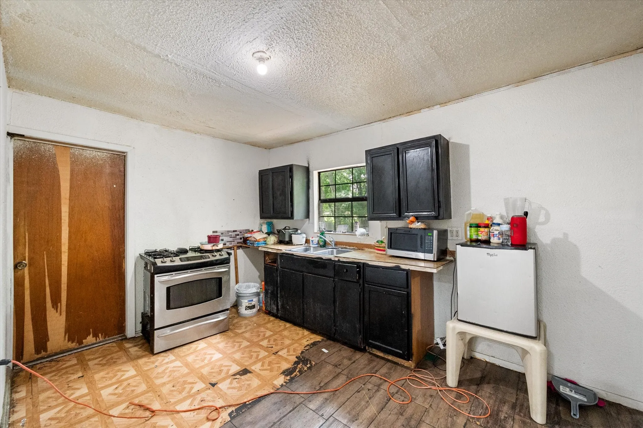 Single Family Residence For Sale in Navarro County , 2118 W 12th Avenue, Corsicana, Texas 75110, 2 Bedroom, 1 Bathroom, Garage spaces, 936 Sqft, built in 1991, mls#21277663, Real Estate Agent in Corsicana, Homes For Sale in Navarro county, Homes For Sale in Corsicana, Realtor in Corsicana Texas, Real Estate Brokerage Independent Realty Texas, Luminita Cordes Realtor