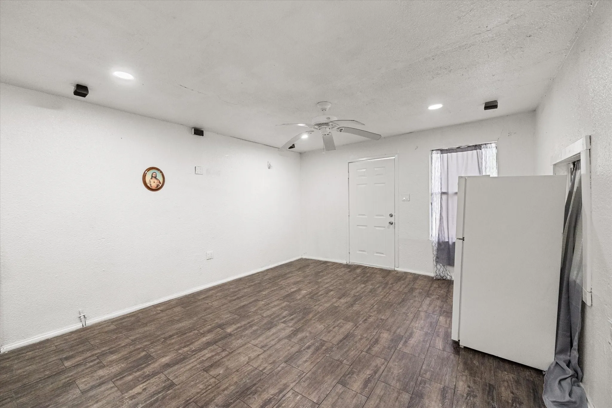 Single Family Residence For Sale in Navarro County , 2118 W 12th Avenue, Corsicana, Texas 75110, 2 Bedroom, 1 Bathroom, Garage spaces, 936 Sqft, built in 1991, mls#21277663, Real Estate Agent in Corsicana, Homes For Sale in Navarro county, Homes For Sale in Corsicana, Realtor in Corsicana Texas, Real Estate Brokerage Independent Realty Texas, Luminita Cordes Realtor