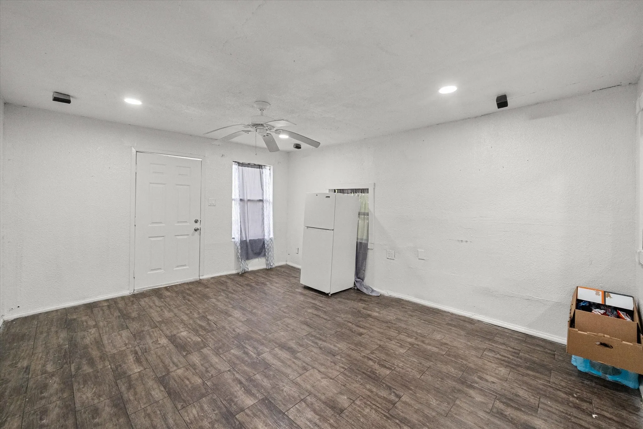 Single Family Residence For Sale in Navarro County , 2118 W 12th Avenue, Corsicana, Texas 75110, 2 Bedroom, 1 Bathroom, Garage spaces, 936 Sqft, built in 1991, mls#21277663, Real Estate Agent in Corsicana, Homes For Sale in Navarro county, Homes For Sale in Corsicana, Realtor in Corsicana Texas, Real Estate Brokerage Independent Realty Texas, Luminita Cordes Realtor
