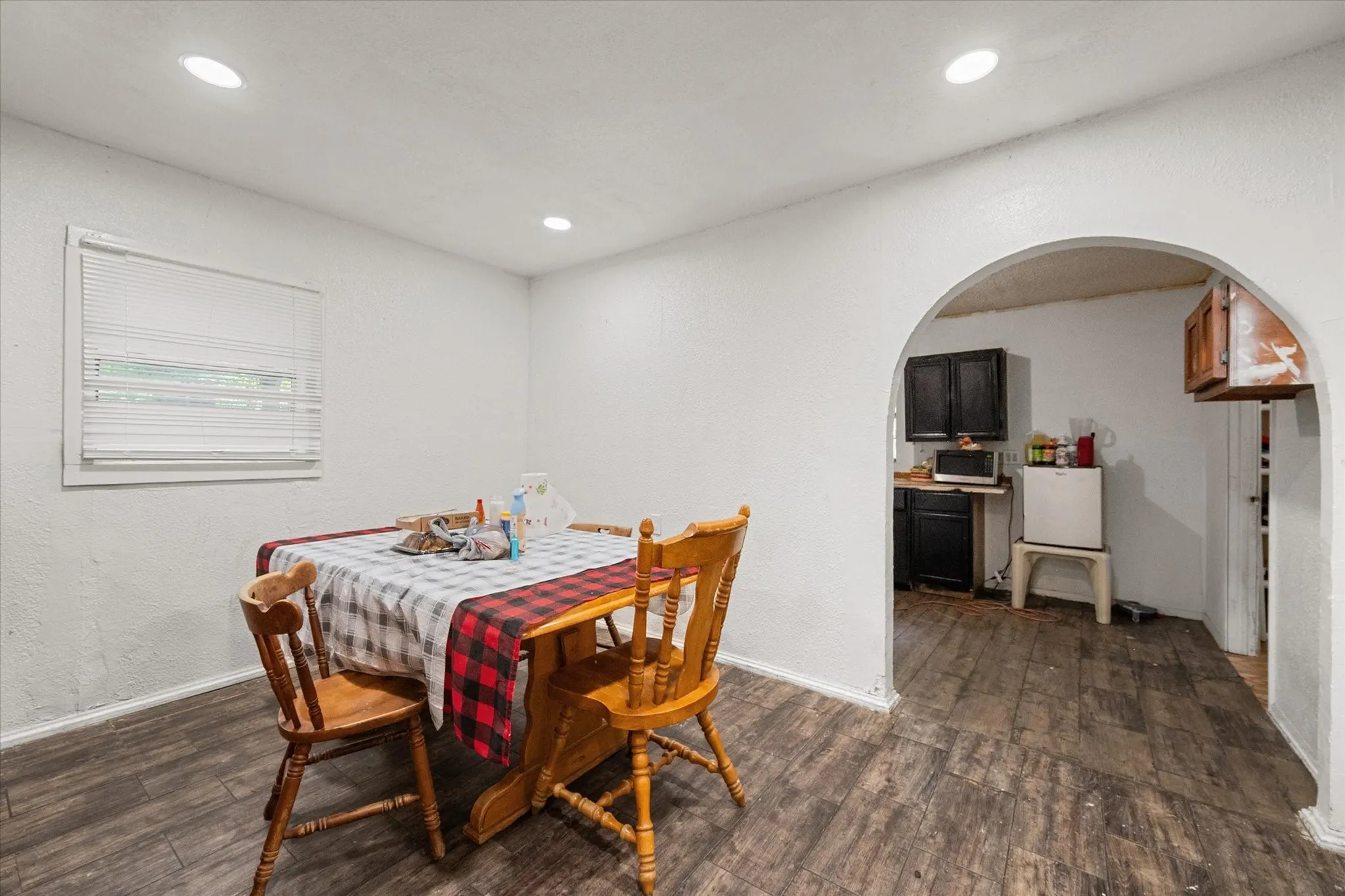 Single Family Residence For Sale in Navarro County , 2118 W 12th Avenue, Corsicana, Texas 75110, 2 Bedroom, 1 Bathroom, Garage spaces, 936 Sqft, built in 1991, mls#21277663, Real Estate Agent in Corsicana, Homes For Sale in Navarro county, Homes For Sale in Corsicana, Realtor in Corsicana Texas, Real Estate Brokerage Independent Realty Texas, Luminita Cordes Realtor