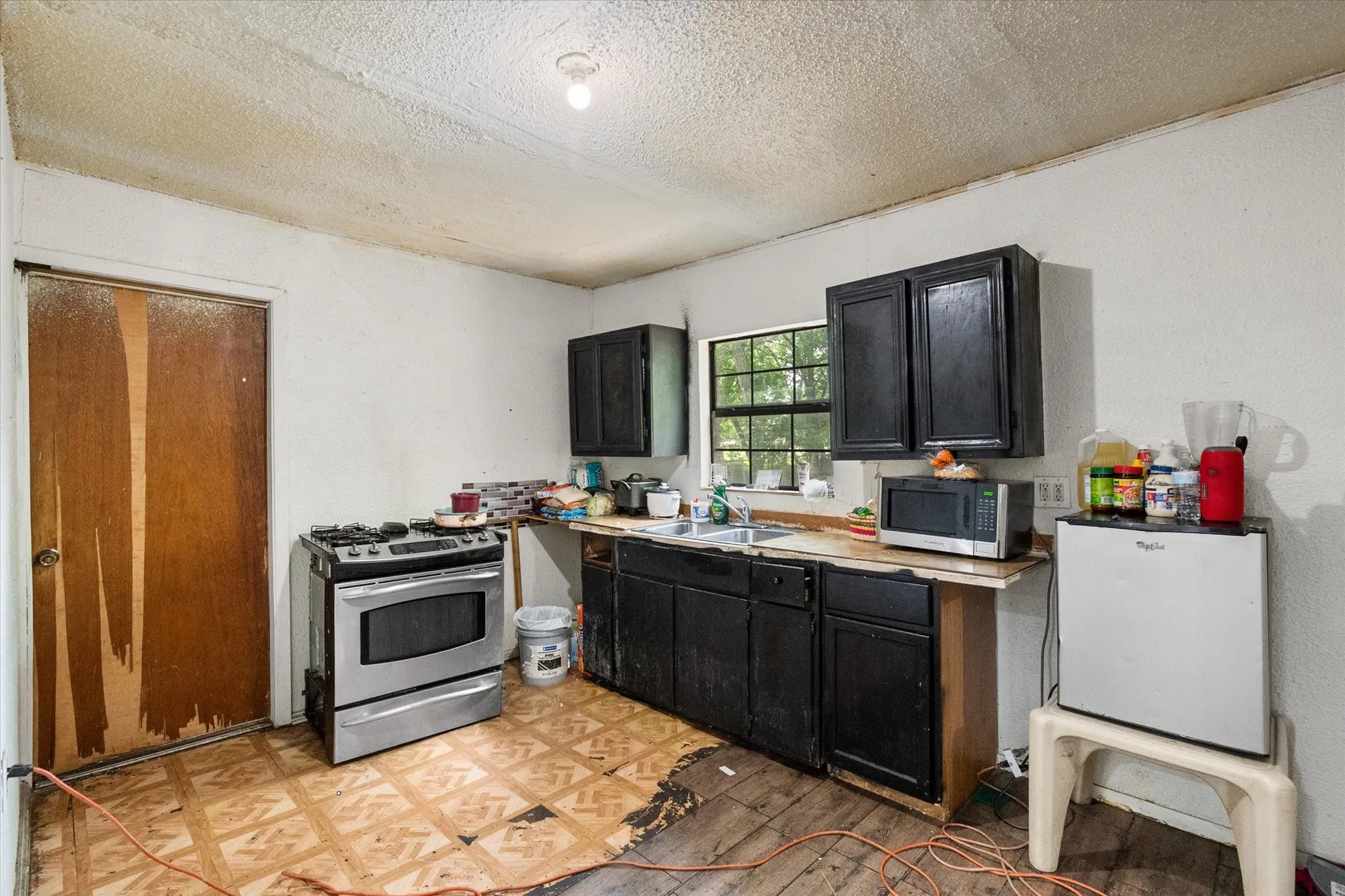 Single Family Residence For Sale in Navarro County , 2118 W 12th Avenue, Corsicana, Texas 75110, 2 Bedroom, 1 Bathroom, Garage spaces, 936 Sqft, built in 1991, mls#21277663, Real Estate Agent in Corsicana, Homes For Sale in Navarro county, Homes For Sale in Corsicana, Realtor in Corsicana Texas, Real Estate Brokerage Independent Realty Texas, Luminita Cordes Realtor