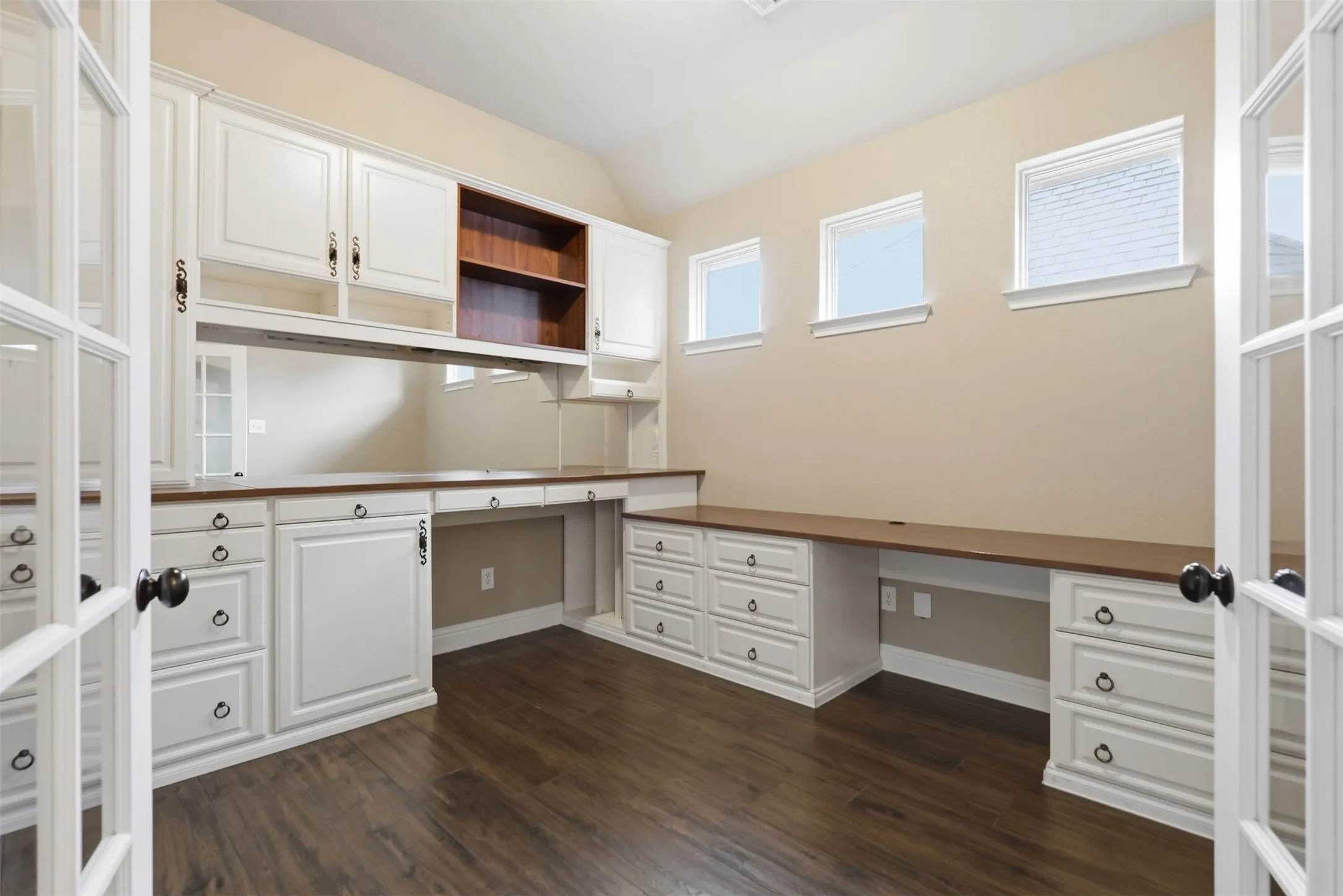 Single Family Residence For Sale in Collin County , 8601 Gracewood Drive, Mc Kinney, Texas 75070, 2 Bedroom, 2 Bathroom, 2 Garage spaces, 1,800 Sqft, built in 2012, mls#21274647, Real Estate Agent in Mc Kinney, Homes For Sale in Collin county, Homes For Sale in Mc Kinney, Realtor in Mc Kinney Texas, Real Estate Brokerage Independent Realty Texas, Luminita Cordes Realtor
