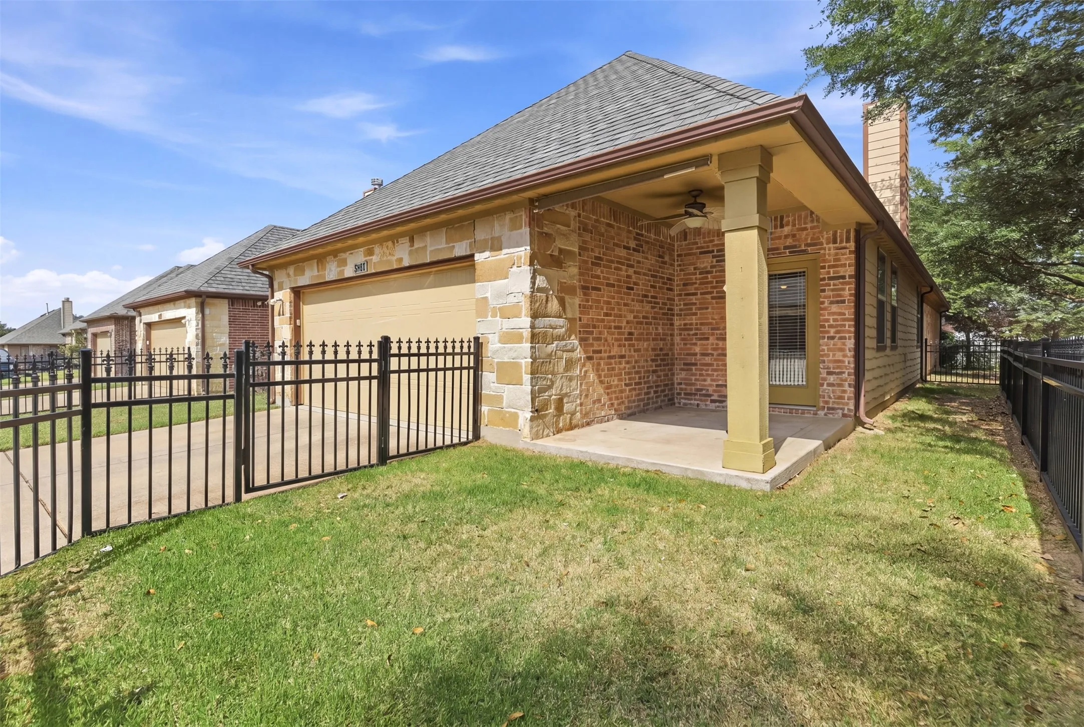 Single Family Residence For Sale in Collin County , 8601 Gracewood Drive, Mc Kinney, Texas 75070, 2 Bedroom, 2 Bathroom, 2 Garage spaces, 1,800 Sqft, built in 2012, mls#21274647, Real Estate Agent in Mc Kinney, Homes For Sale in Collin county, Homes For Sale in Mc Kinney, Realtor in Mc Kinney Texas, Real Estate Brokerage Independent Realty Texas, Luminita Cordes Realtor