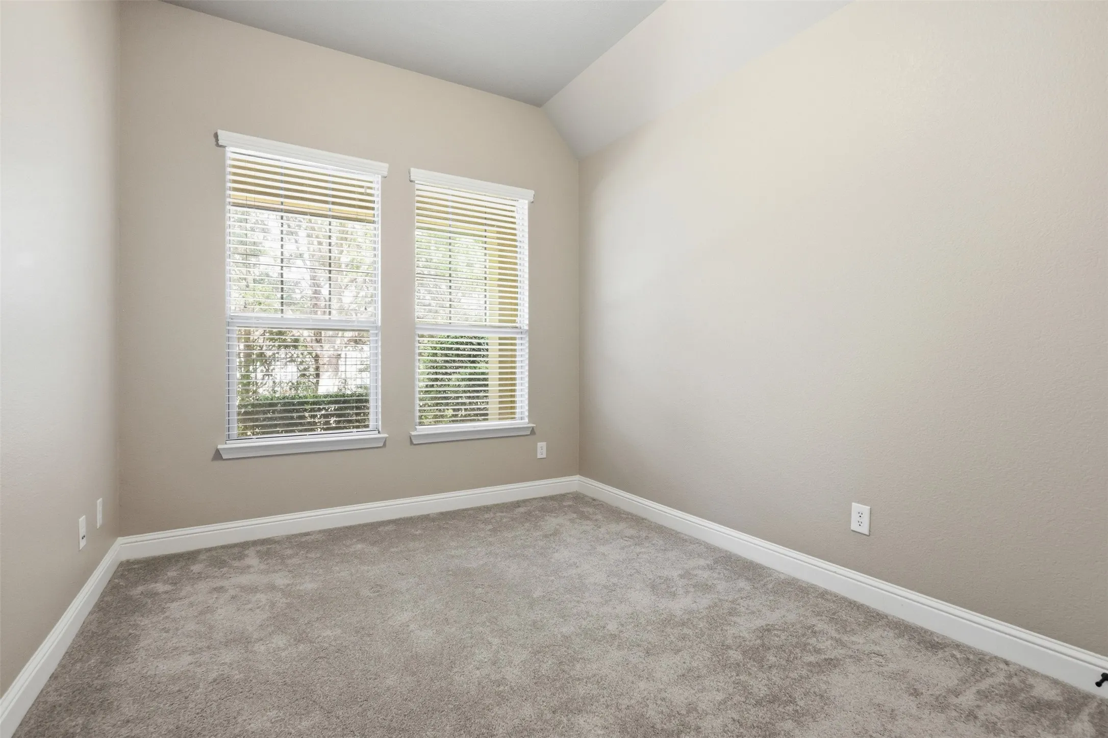 Single Family Residence For Sale in Collin County , 8601 Gracewood Drive, Mc Kinney, Texas 75070, 2 Bedroom, 2 Bathroom, 2 Garage spaces, 1,800 Sqft, built in 2012, mls#21274647, Real Estate Agent in Mc Kinney, Homes For Sale in Collin county, Homes For Sale in Mc Kinney, Realtor in Mc Kinney Texas, Real Estate Brokerage Independent Realty Texas, Luminita Cordes Realtor