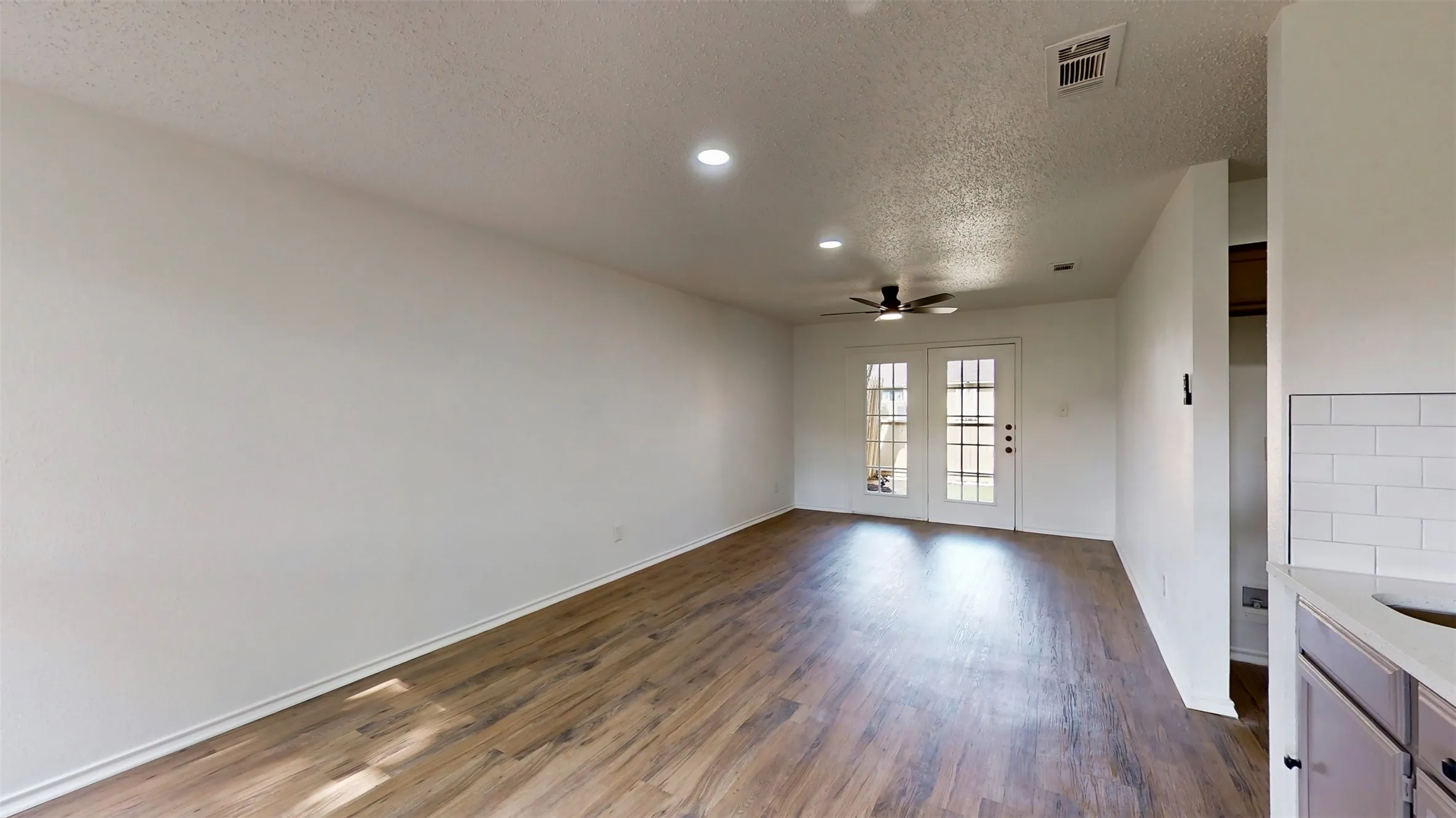 Townhouse For Sale in Dallas County , 714 Bel Aire Crest, Irving, Texas 75061, 2 Bedroom, 2 Bathroom, 1 Garage spaces, 1,064 Sqft, built in 1985, mls#21277695, Real Estate Agent in Irving, Homes For Sale in Dallas county, Homes For Sale in Irving, Realtor in Irving Texas, Real Estate Brokerage Independent Realty Texas, Luminita Cordes Realtor