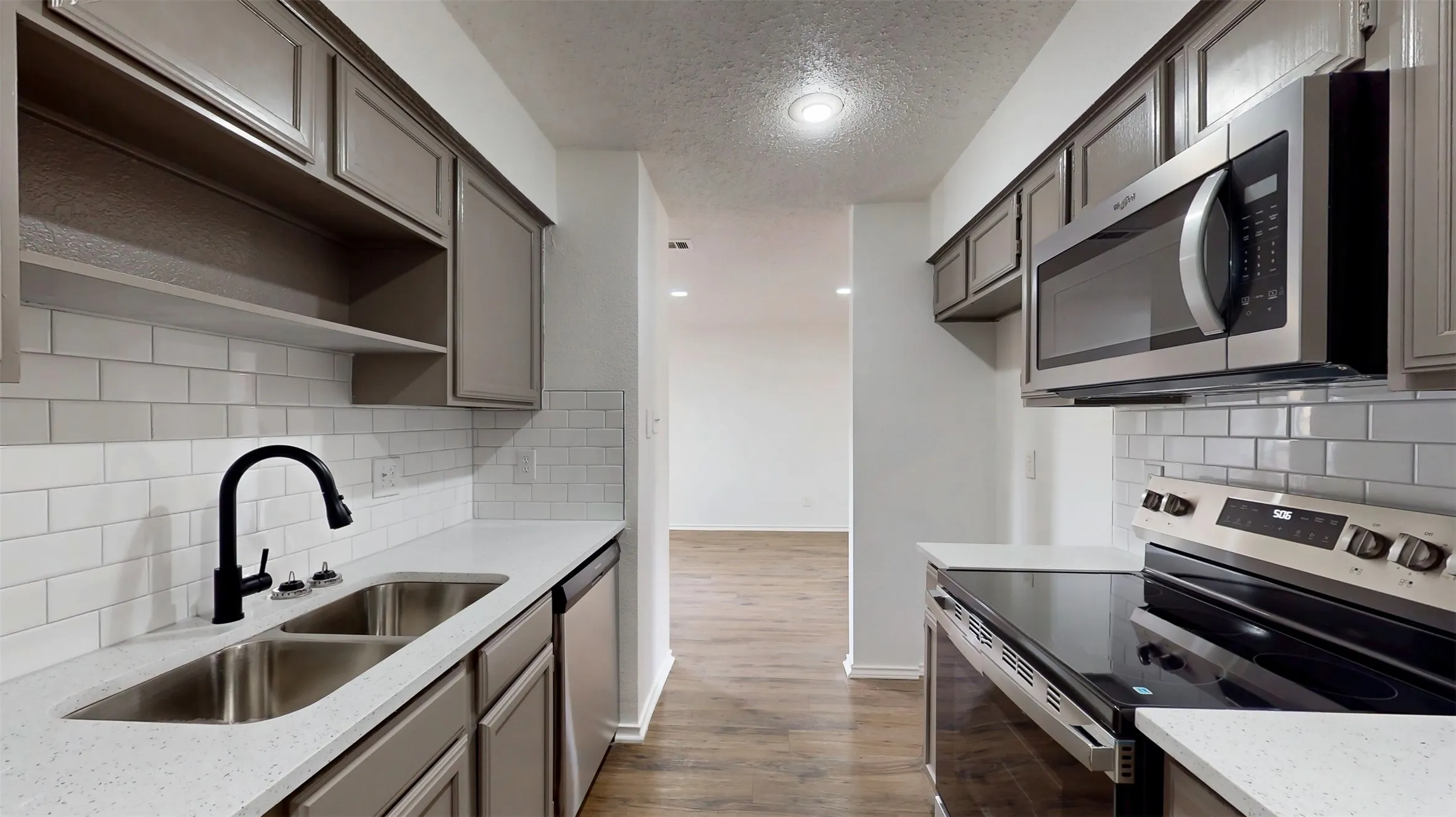 Townhouse For Sale in Dallas County , 714 Bel Aire Crest, Irving, Texas 75061, 2 Bedroom, 2 Bathroom, 1 Garage spaces, 1,064 Sqft, built in 1985, mls#21277695, Real Estate Agent in Irving, Homes For Sale in Dallas county, Homes For Sale in Irving, Realtor in Irving Texas, Real Estate Brokerage Independent Realty Texas, Luminita Cordes Realtor