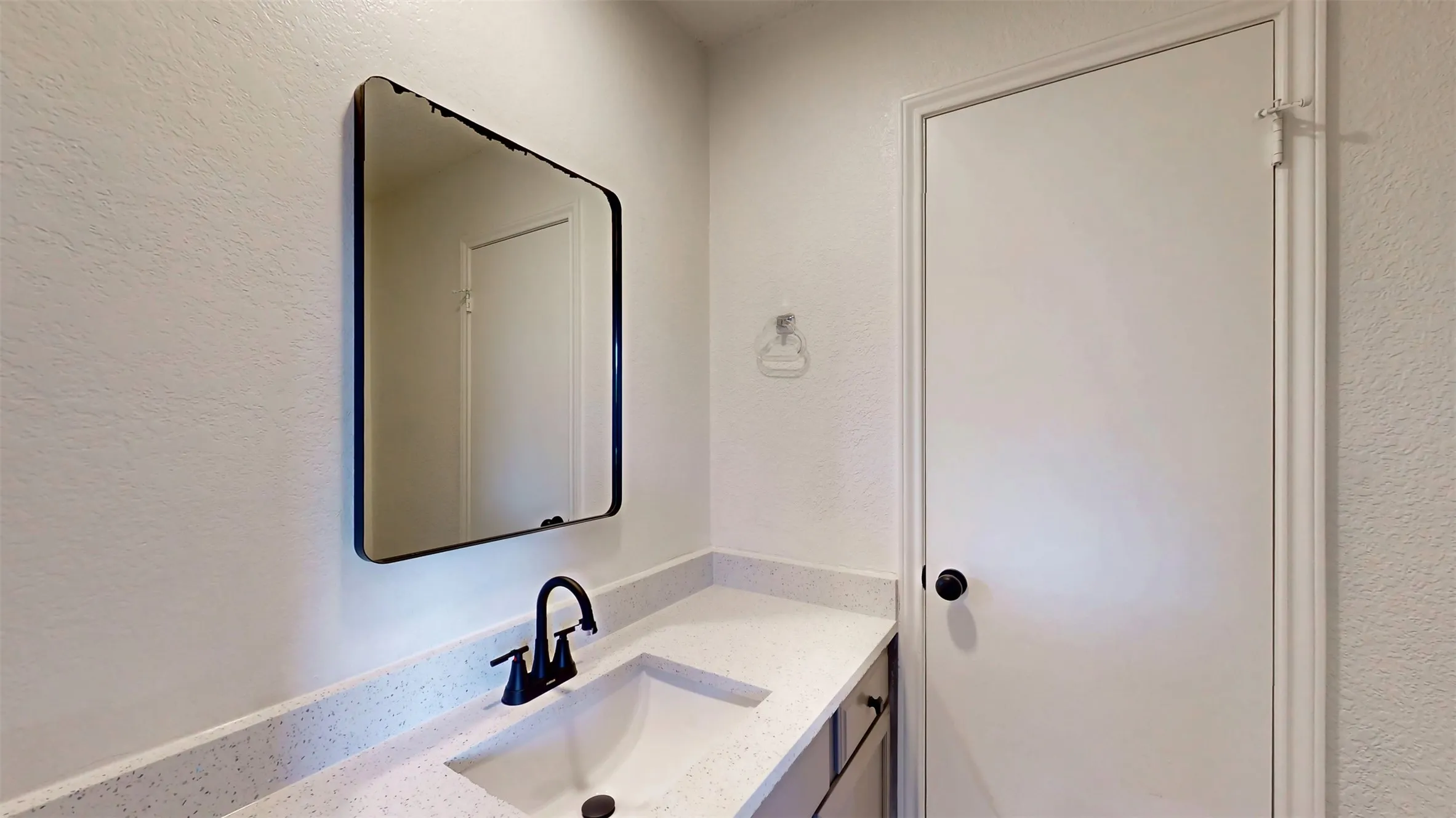 Townhouse For Sale in Dallas County , 714 Bel Aire Crest, Irving, Texas 75061, 2 Bedroom, 2 Bathroom, 1 Garage spaces, 1,064 Sqft, built in 1985, mls#21277695, Real Estate Agent in Irving, Homes For Sale in Dallas county, Homes For Sale in Irving, Realtor in Irving Texas, Real Estate Brokerage Independent Realty Texas, Luminita Cordes Realtor