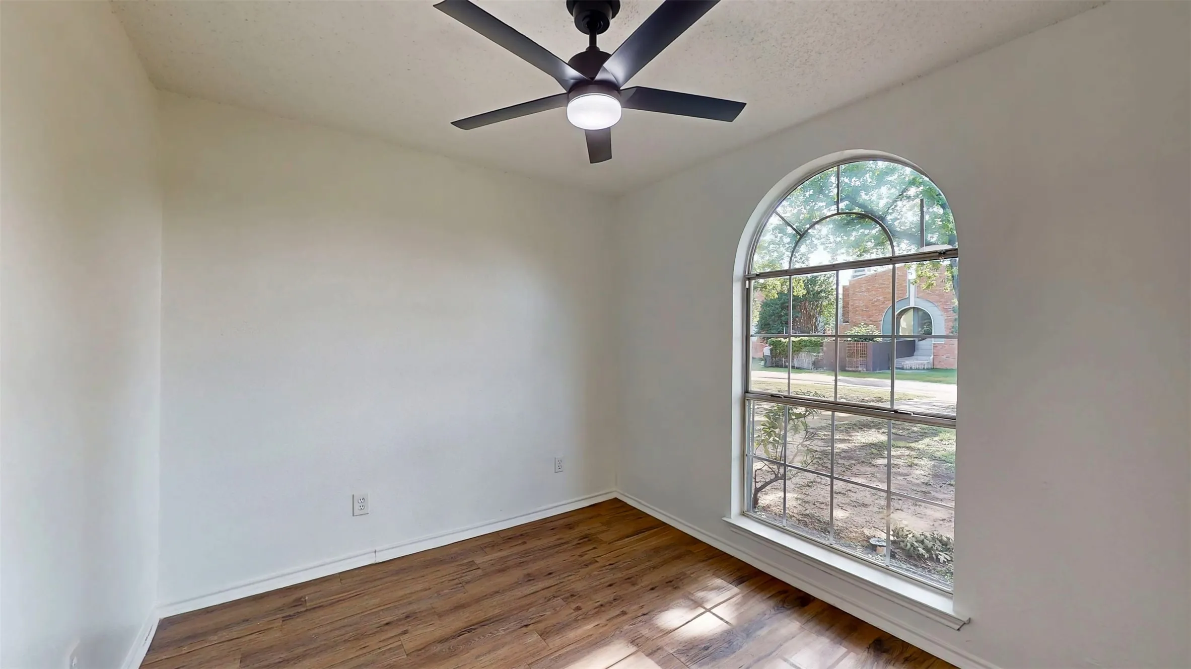 Townhouse For Sale in Dallas County , 714 Bel Aire Crest, Irving, Texas 75061, 2 Bedroom, 2 Bathroom, 1 Garage spaces, 1,064 Sqft, built in 1985, mls#21277695, Real Estate Agent in Irving, Homes For Sale in Dallas county, Homes For Sale in Irving, Realtor in Irving Texas, Real Estate Brokerage Independent Realty Texas, Luminita Cordes Realtor