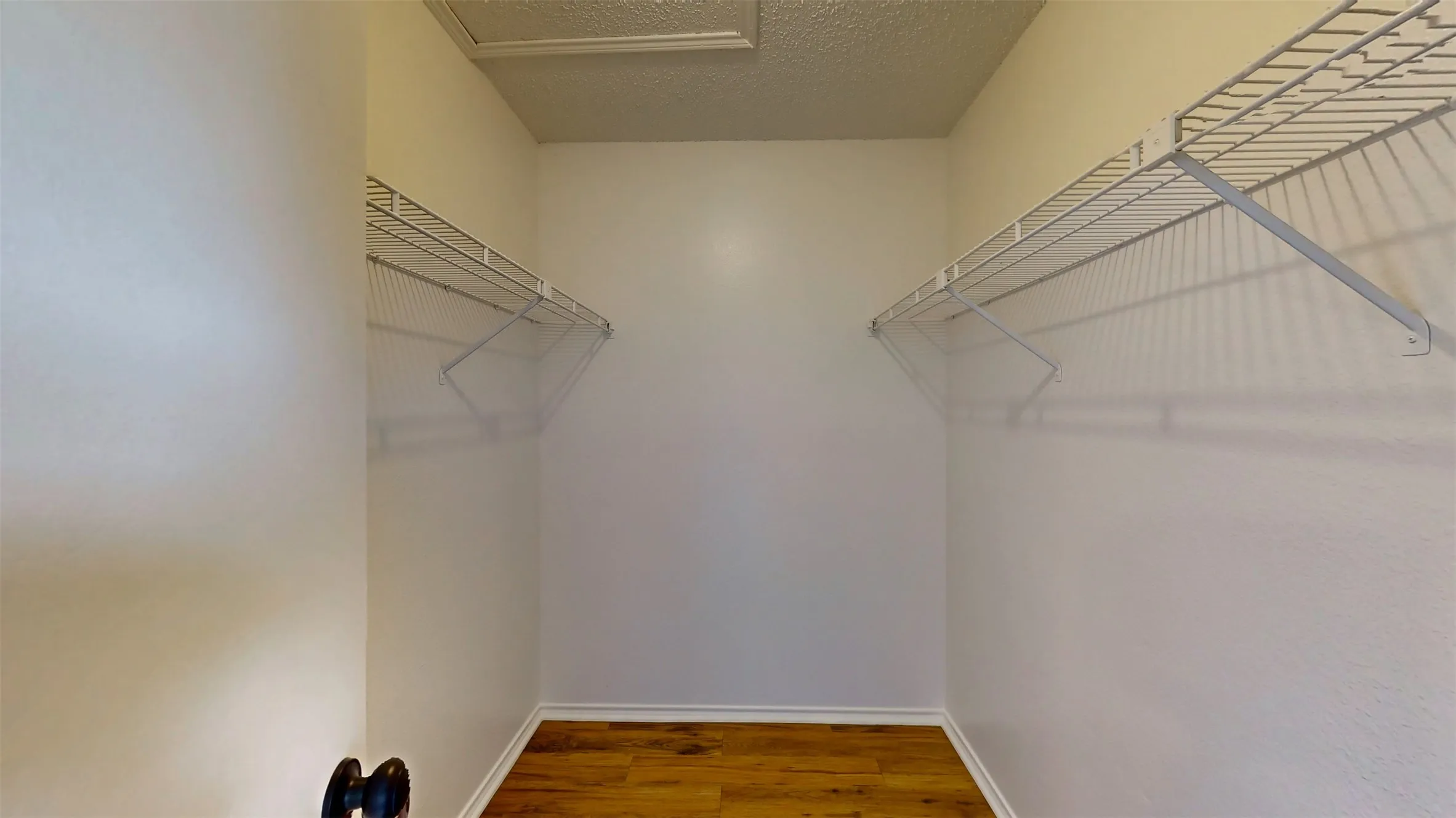 Townhouse For Sale in Dallas County , 714 Bel Aire Crest, Irving, Texas 75061, 2 Bedroom, 2 Bathroom, 1 Garage spaces, 1,064 Sqft, built in 1985, mls#21277695, Real Estate Agent in Irving, Homes For Sale in Dallas county, Homes For Sale in Irving, Realtor in Irving Texas, Real Estate Brokerage Independent Realty Texas, Luminita Cordes Realtor