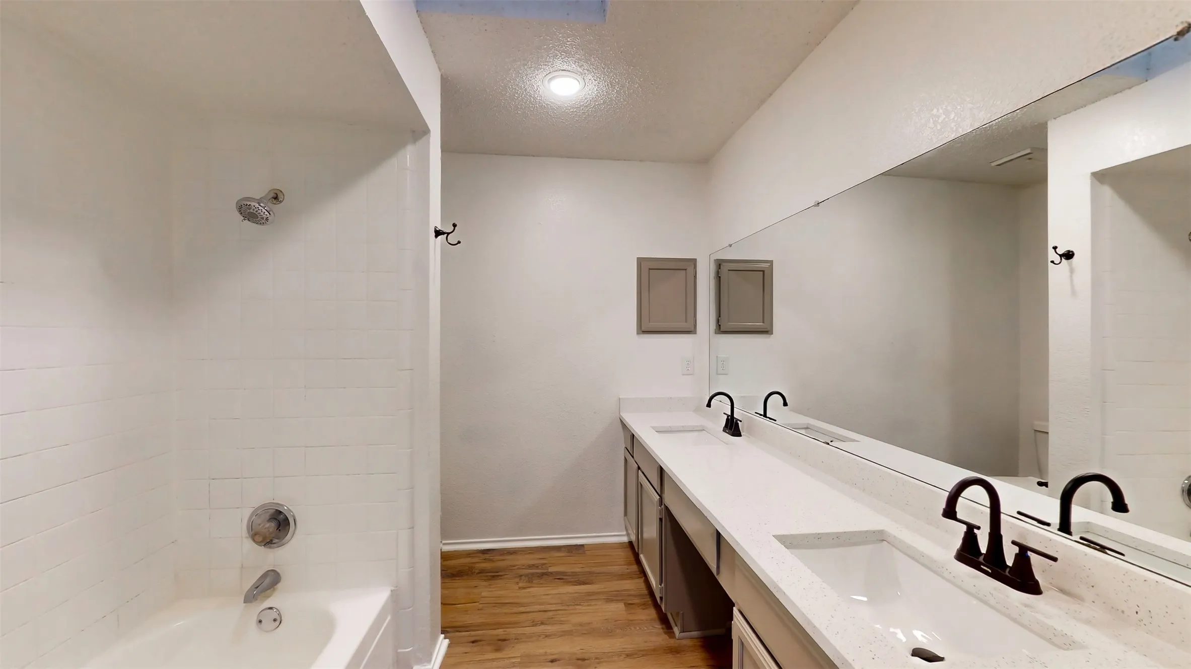 Townhouse For Sale in Dallas County , 714 Bel Aire Crest, Irving, Texas 75061, 2 Bedroom, 2 Bathroom, 1 Garage spaces, 1,064 Sqft, built in 1985, mls#21277695, Real Estate Agent in Irving, Homes For Sale in Dallas county, Homes For Sale in Irving, Realtor in Irving Texas, Real Estate Brokerage Independent Realty Texas, Luminita Cordes Realtor