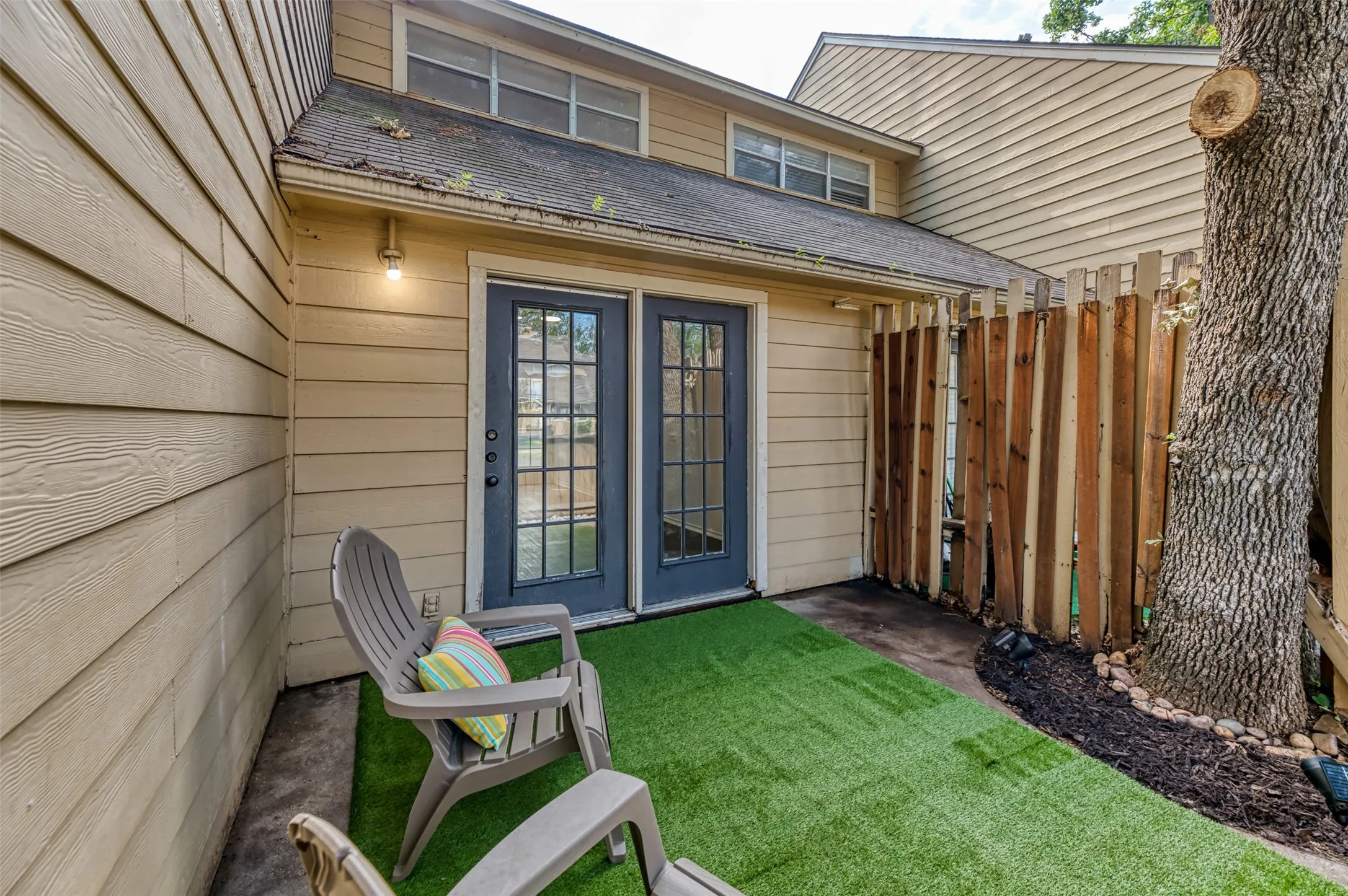 Townhouse For Sale in Dallas County , 714 Bel Aire Crest, Irving, Texas 75061, 2 Bedroom, 2 Bathroom, 1 Garage spaces, 1,064 Sqft, built in 1985, mls#21277695, Real Estate Agent in Irving, Homes For Sale in Dallas county, Homes For Sale in Irving, Realtor in Irving Texas, Real Estate Brokerage Independent Realty Texas, Luminita Cordes Realtor